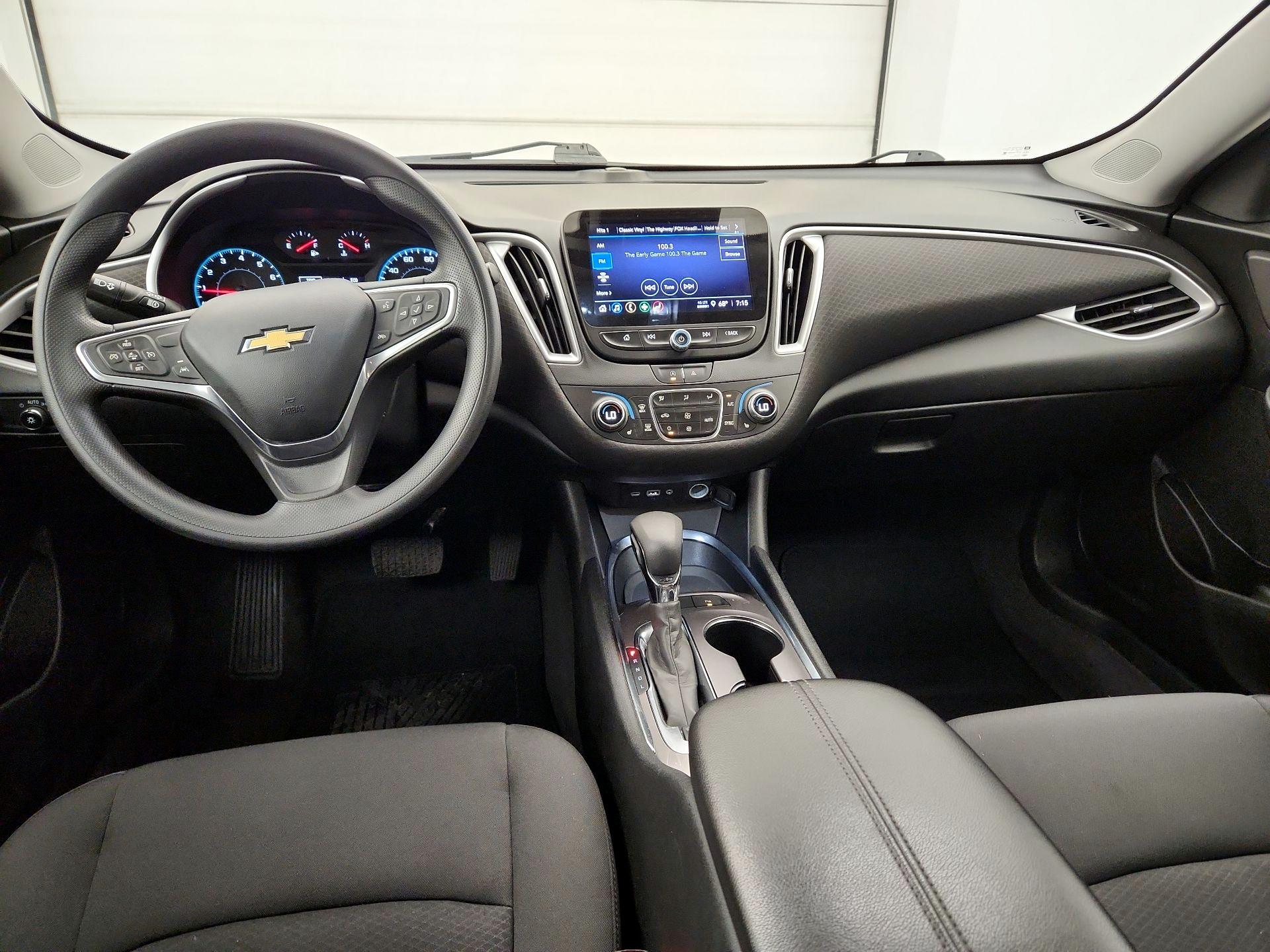 Thumbnail: 2022 Chevrolet Malibu - 8