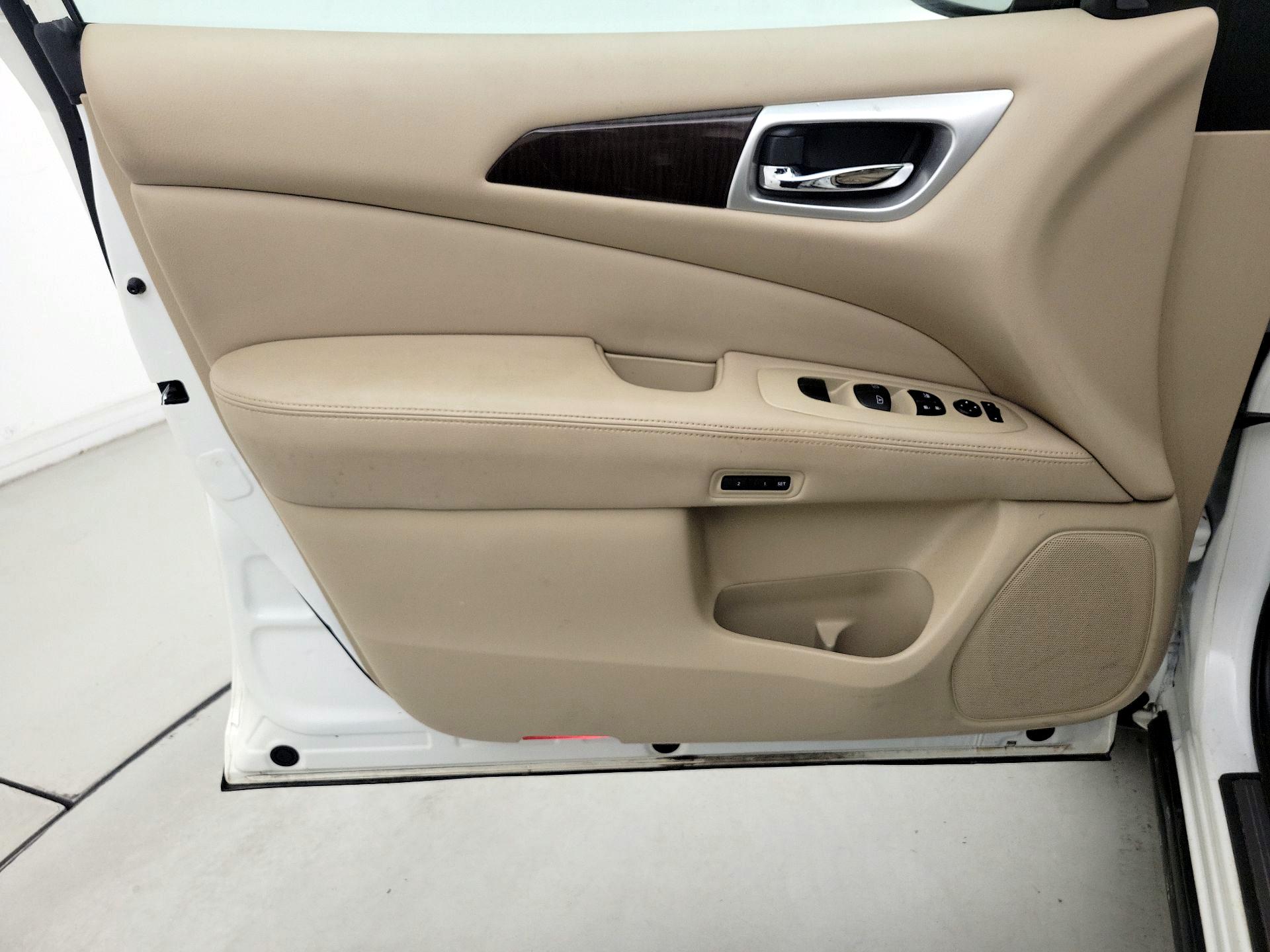 Thumbnail: 2016 Nissan Pathfinder - 12