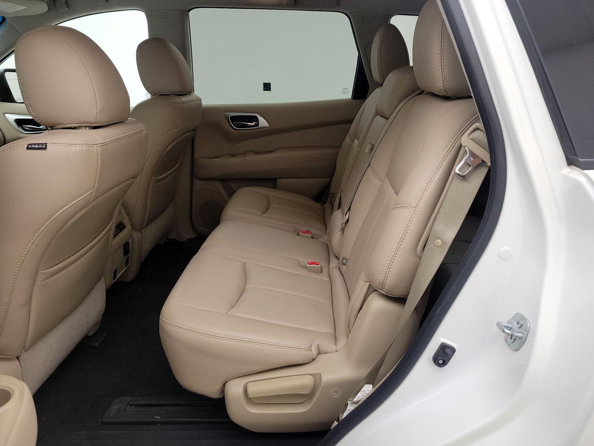 Thumbnail: 2016 Nissan Pathfinder - 20