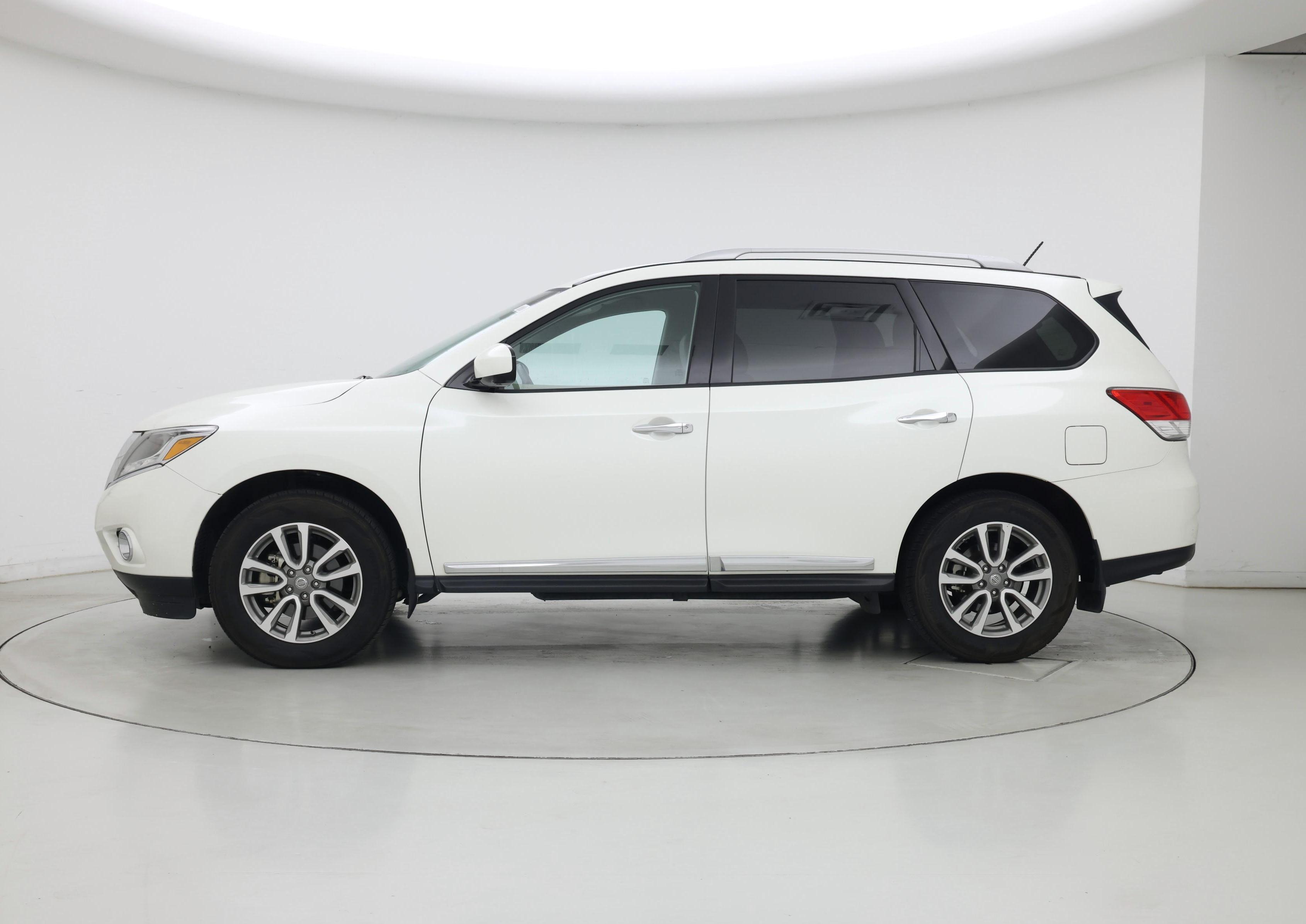 Thumbnail: 2016 Nissan Pathfinder - 3