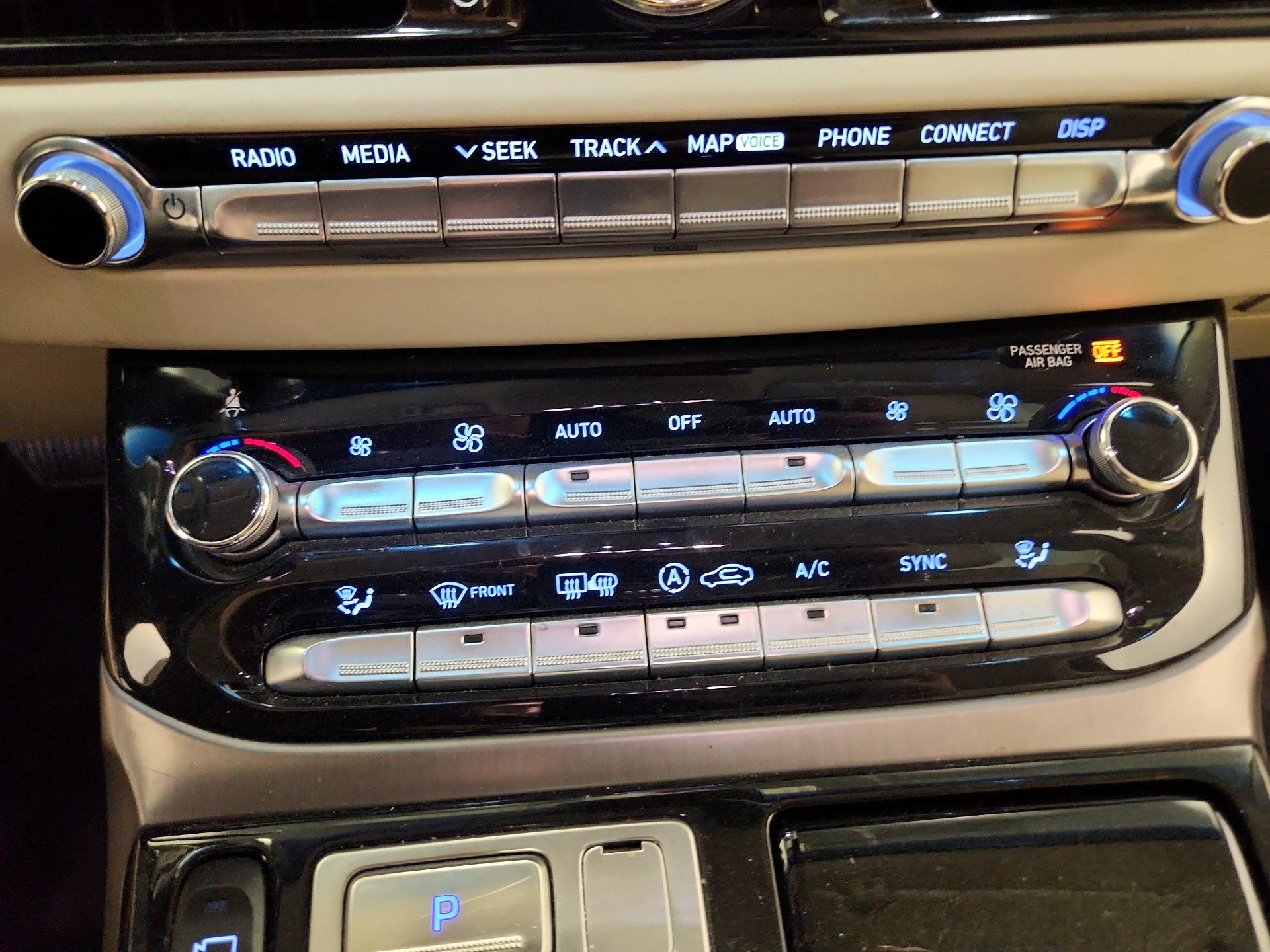 Thumbnail: 2019 Genesis G90 - 17