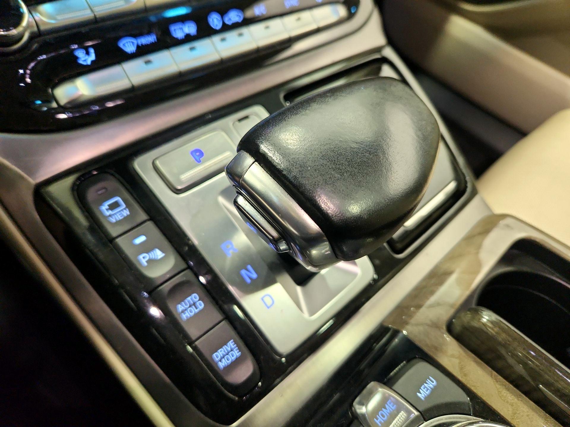 Thumbnail: 2019 Genesis G90 - 18