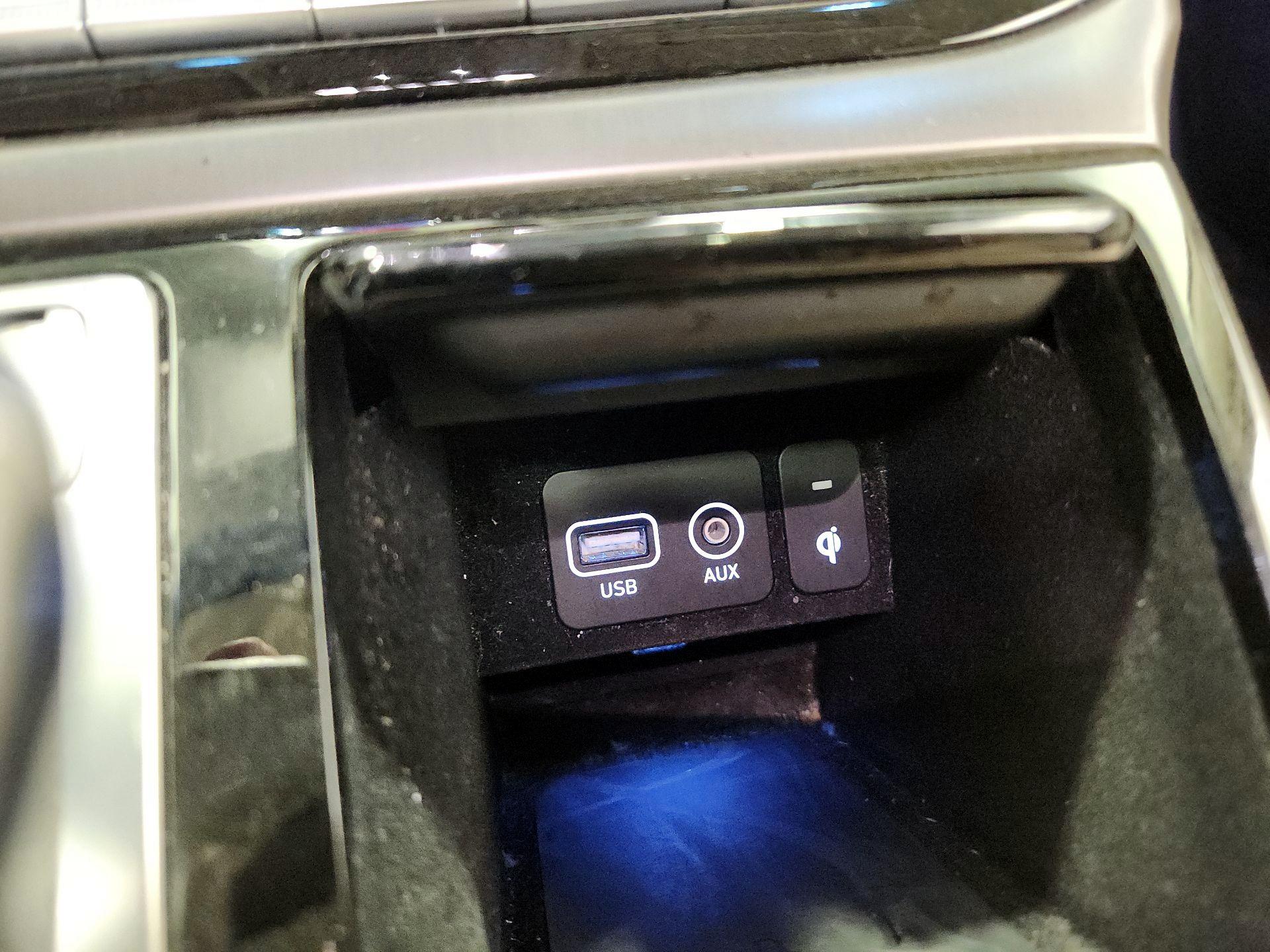 Thumbnail: 2019 Genesis G90 - 19