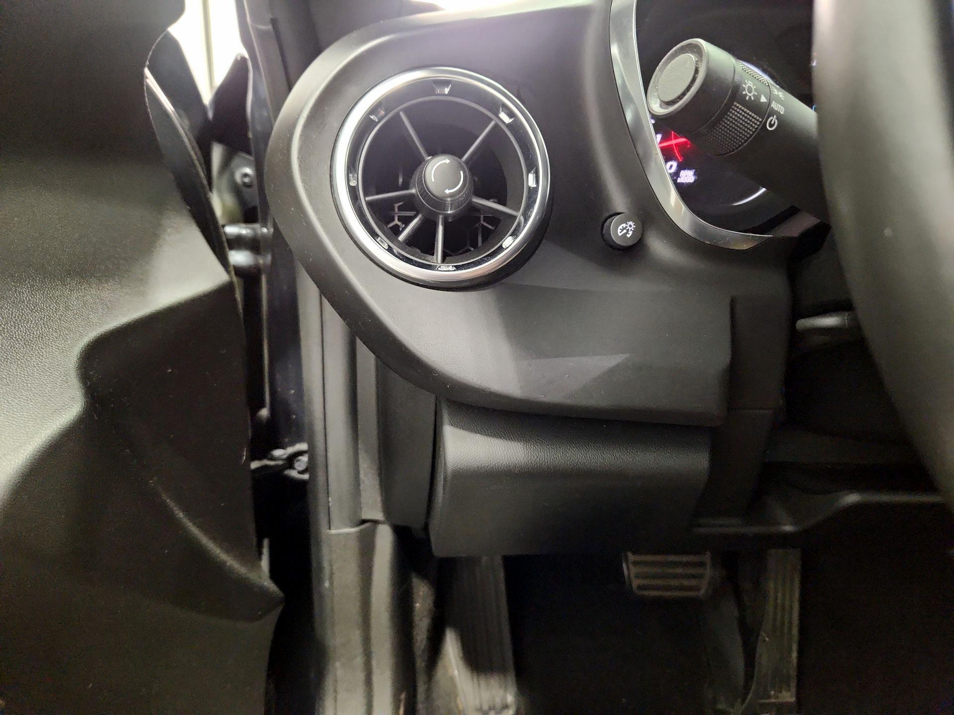 Thumbnail: 2021 Chevrolet Camaro - 13