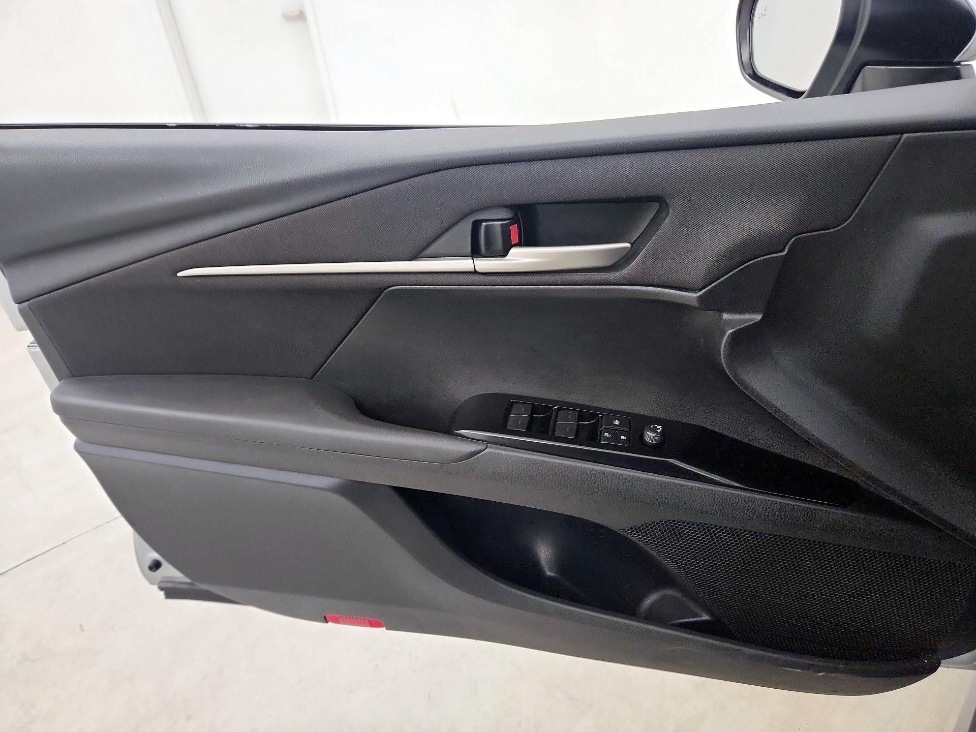 Thumbnail: 2025 Toyota Camry - 12