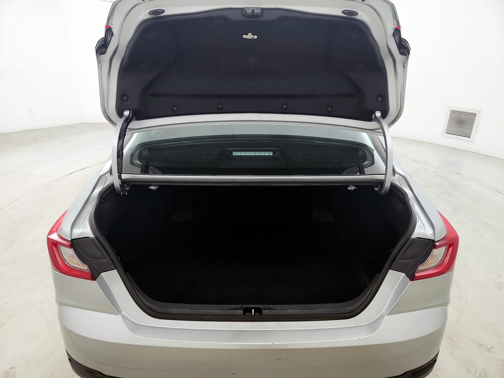 Thumbnail: 2025 Toyota Camry - 20