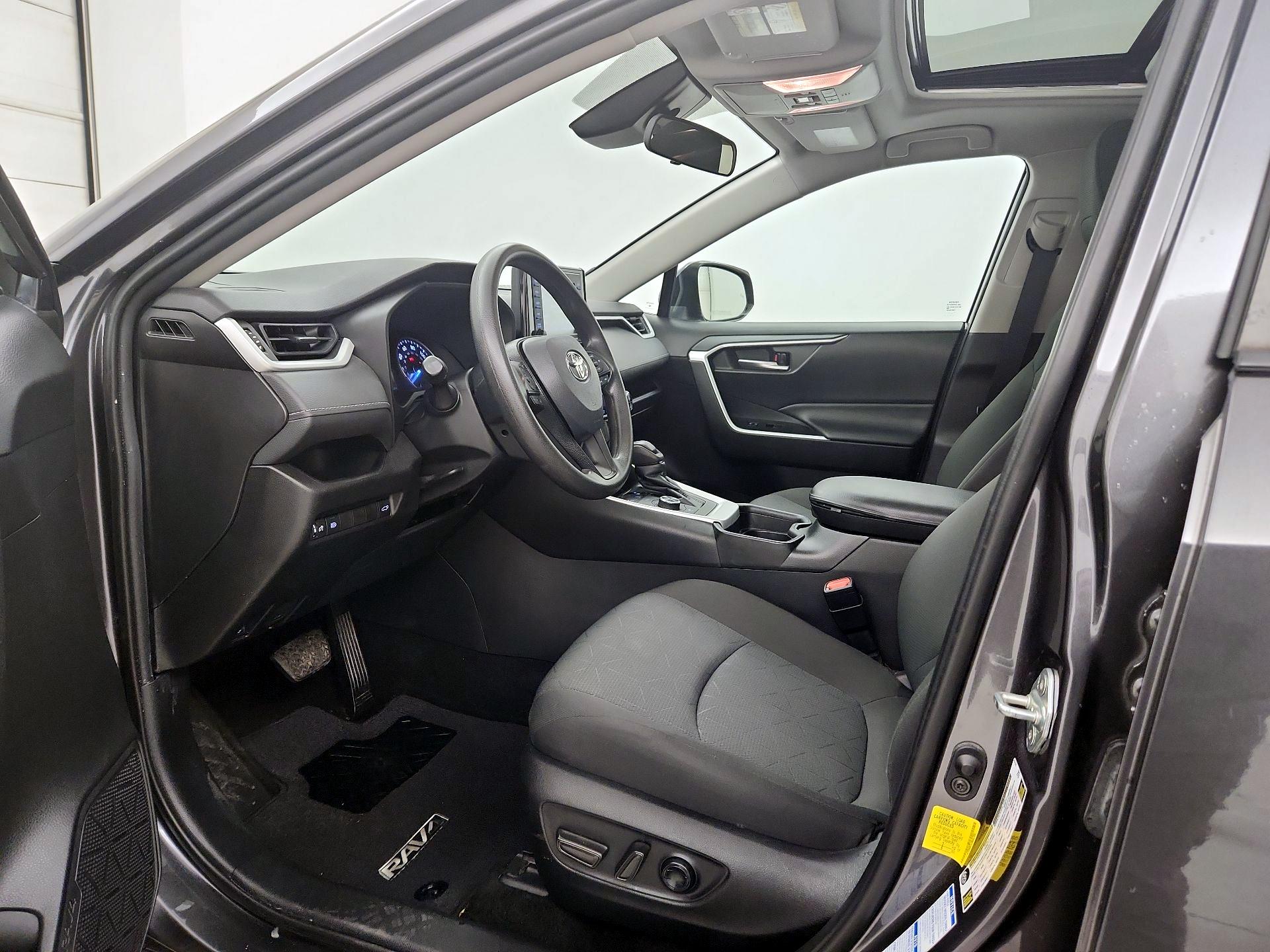 Thumbnail: 2021 Toyota RAV4 - 9