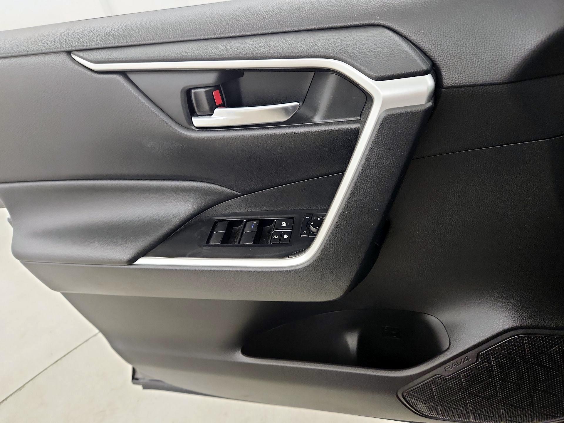 Thumbnail: 2021 Toyota RAV4 - 10