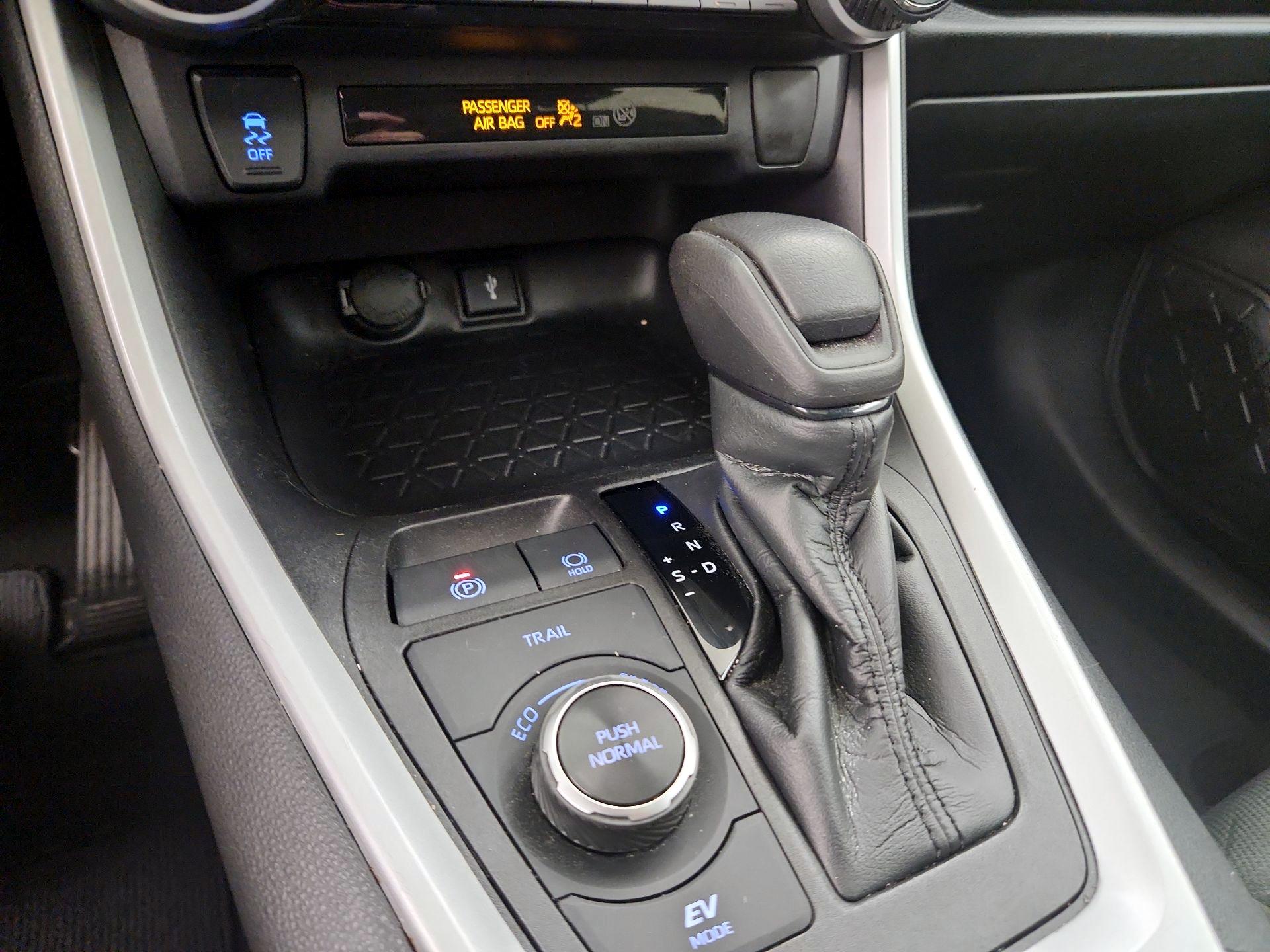 Thumbnail: 2021 Toyota RAV4 - 15