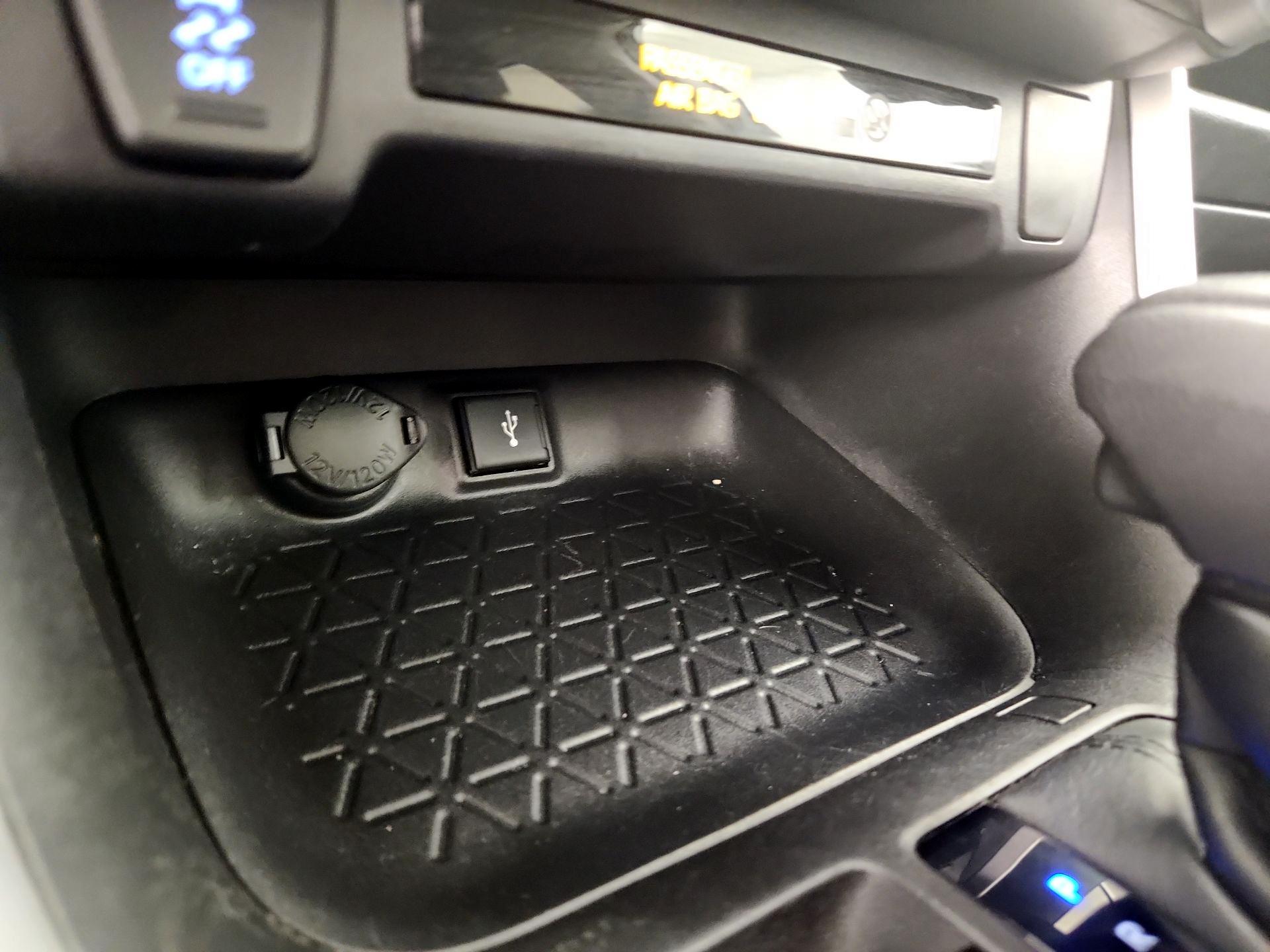 Thumbnail: 2021 Toyota RAV4 - 16