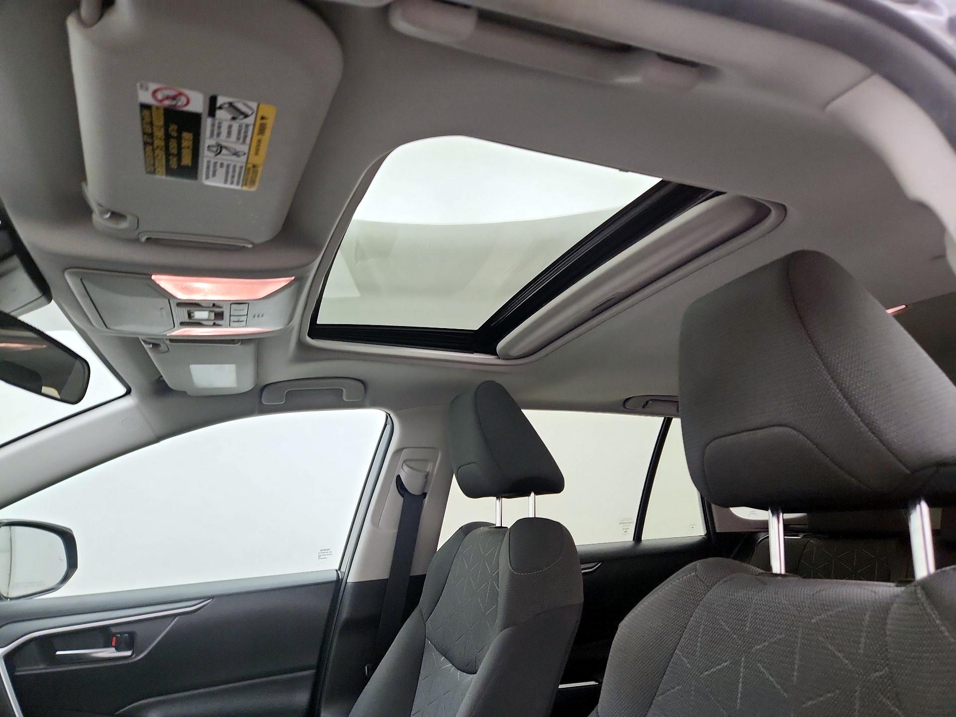 Thumbnail: 2021 Toyota RAV4 - 17