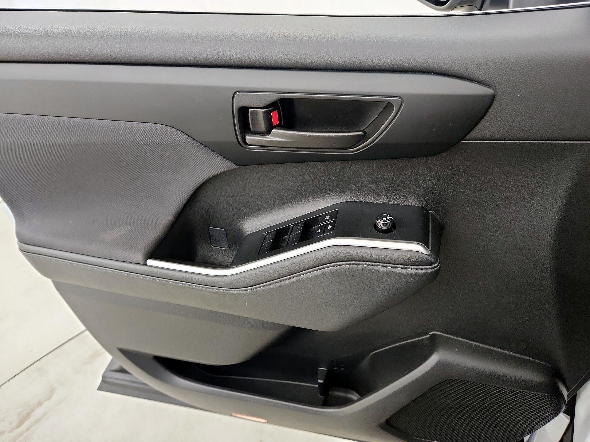 Thumbnail: 2024 Toyota Highlander - 12