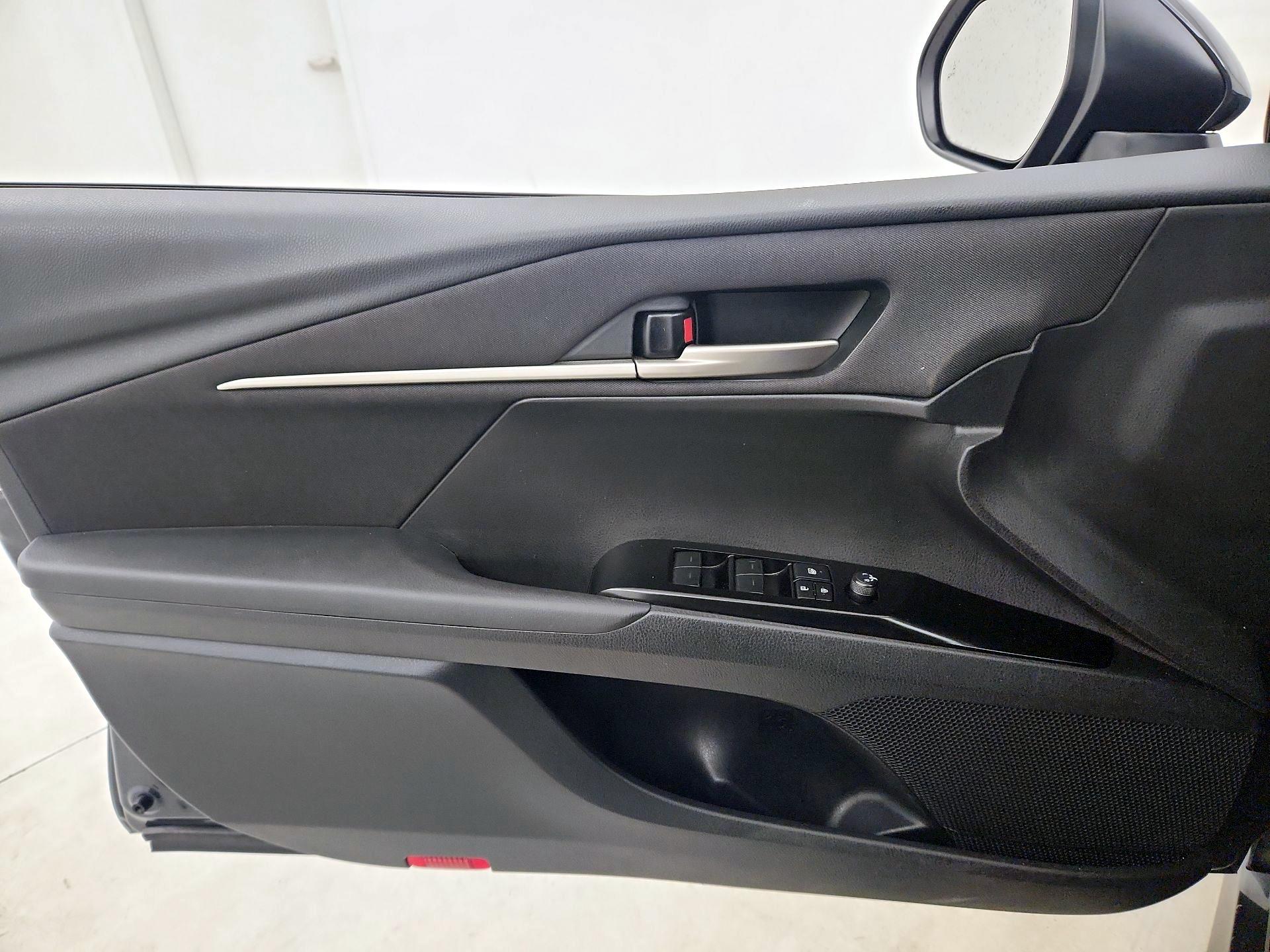 Thumbnail: 2025 Toyota Camry - 12