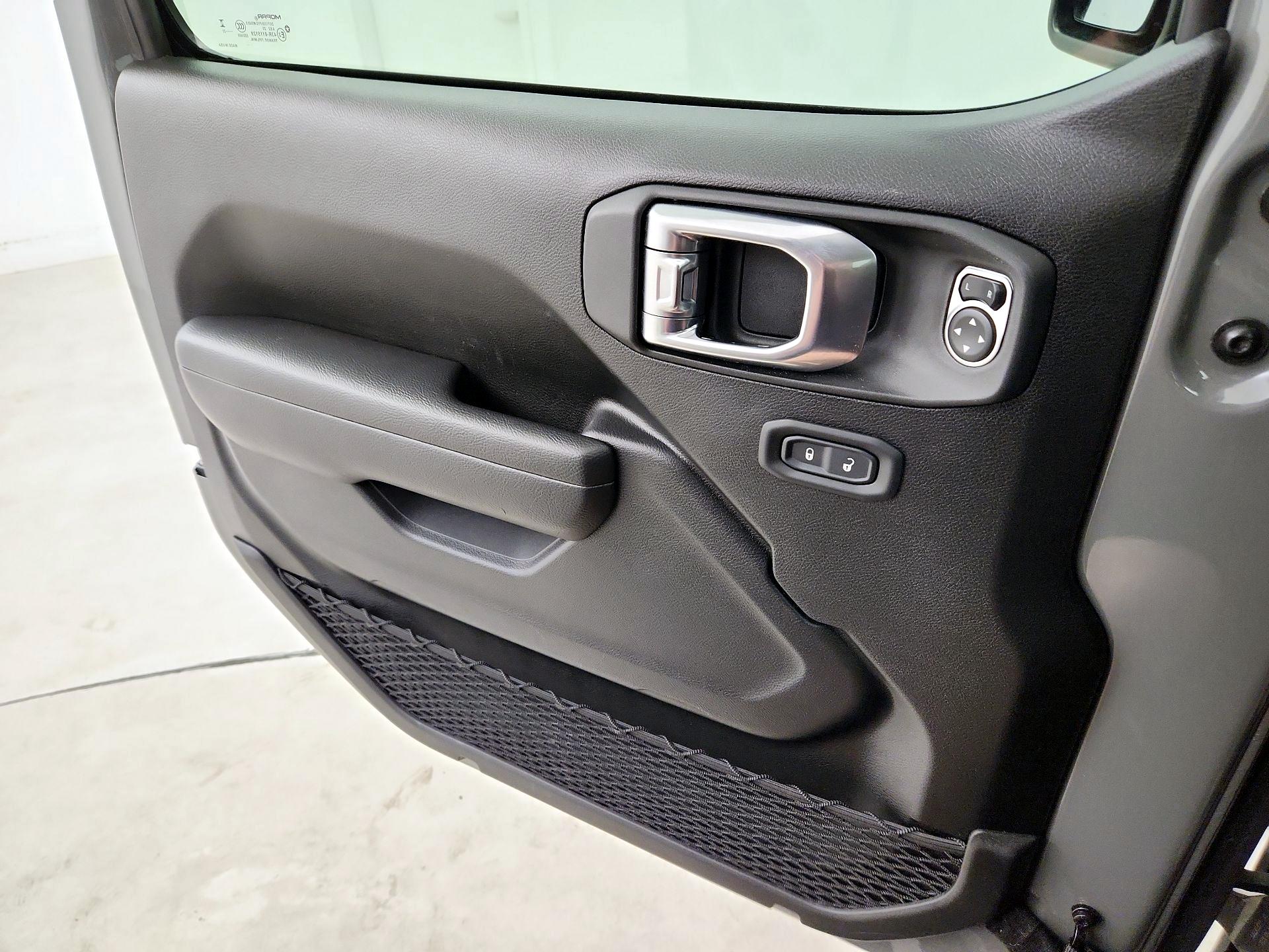 Thumbnail: 2023 Jeep Gladiator - 10