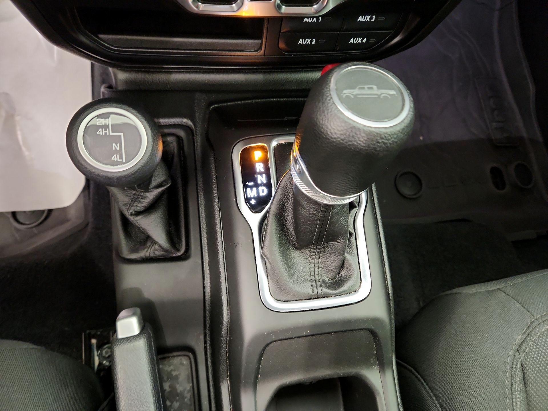 Thumbnail: 2023 Jeep Gladiator - 15