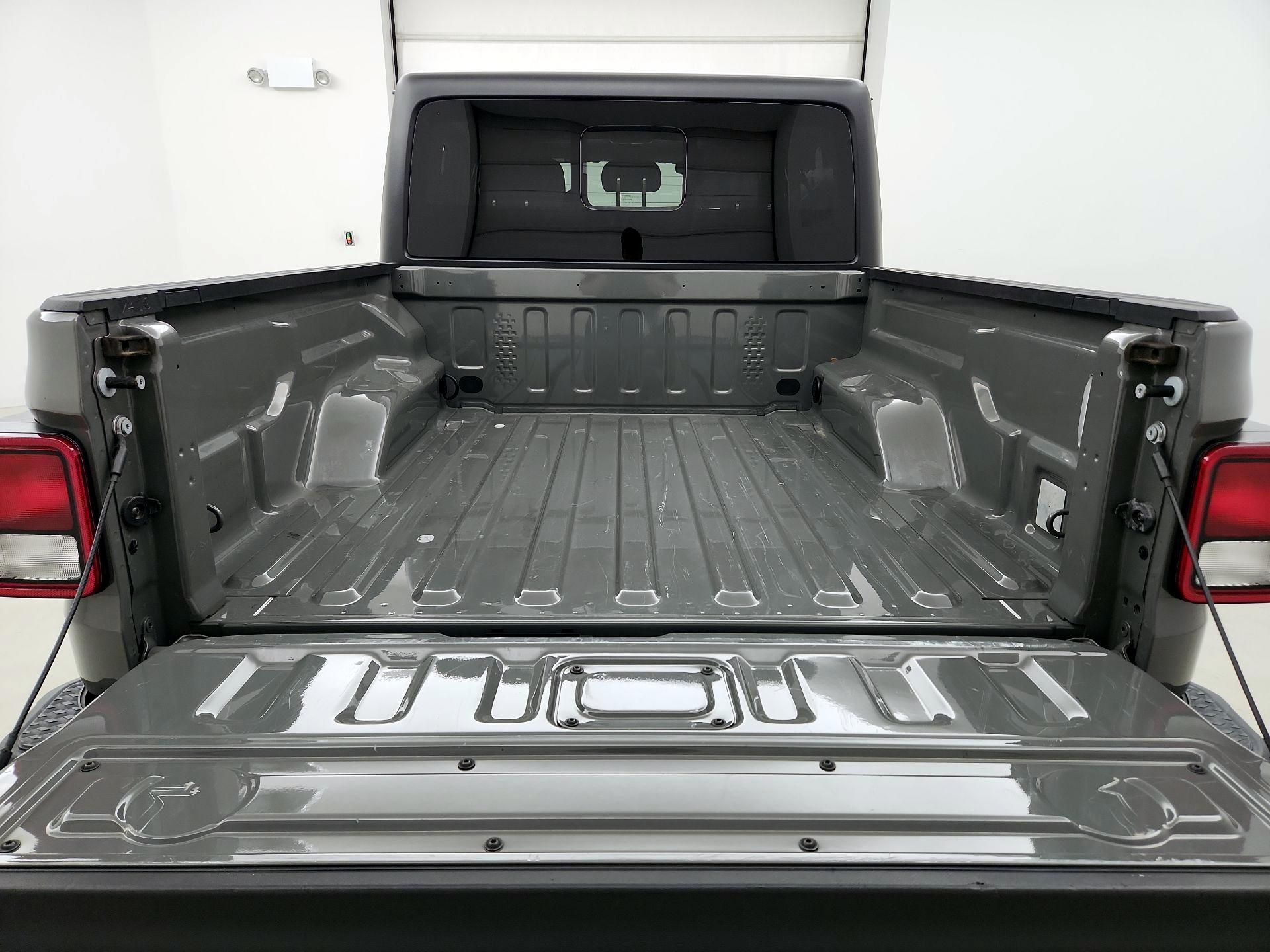 Thumbnail: 2023 Jeep Gladiator - 18