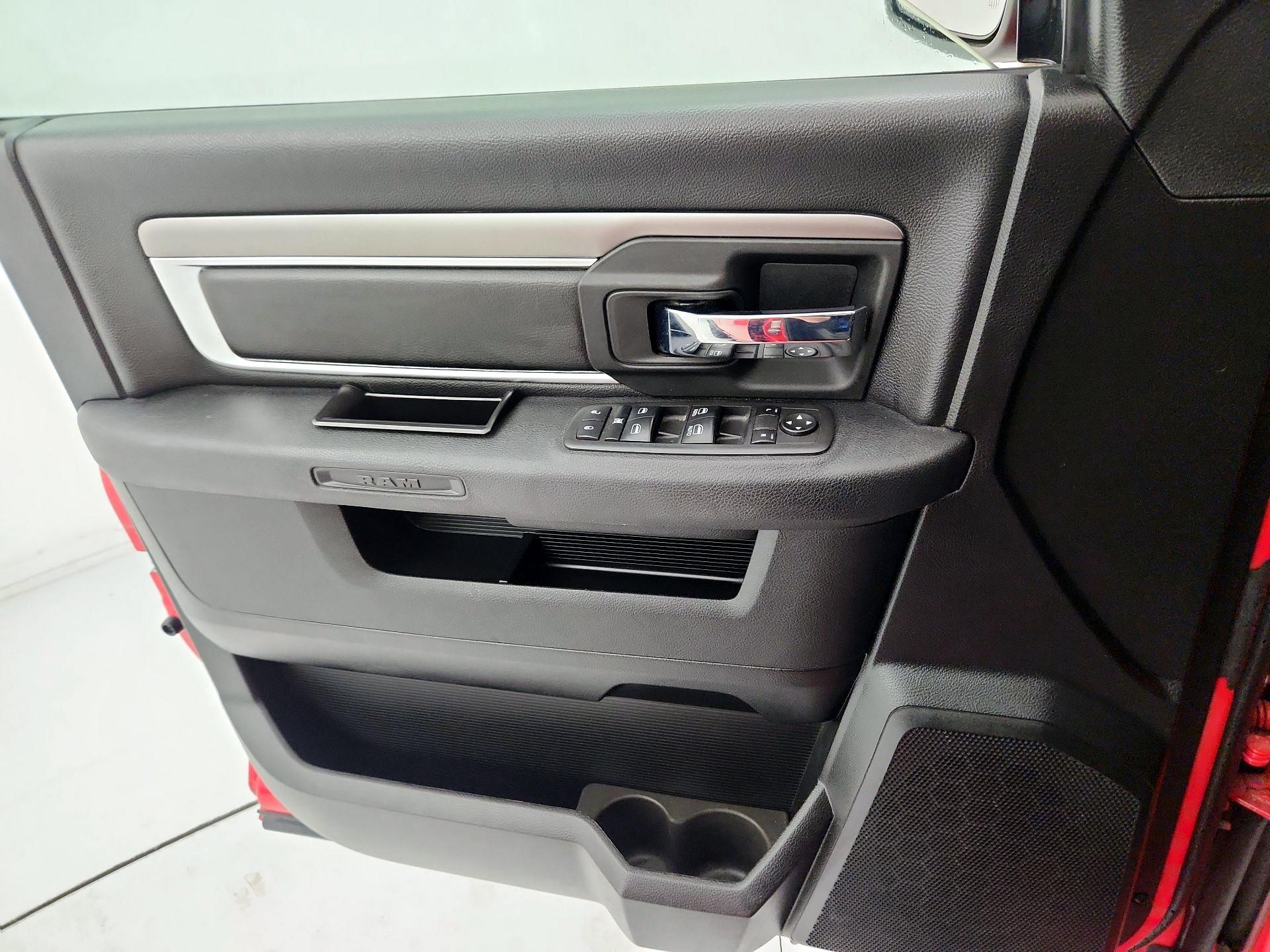 Thumbnail: 2021 RAM 1500 Classic - 12