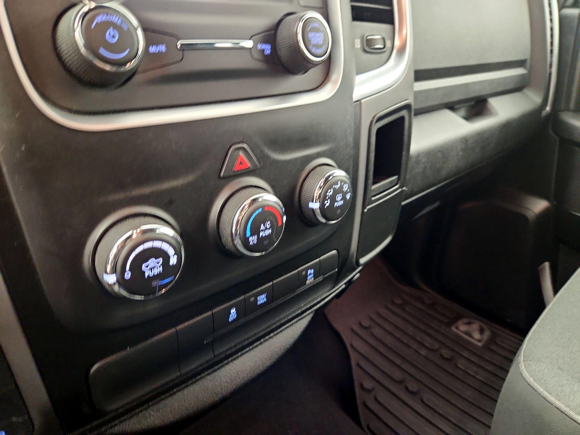 Thumbnail: 2021 RAM 1500 Classic - 16