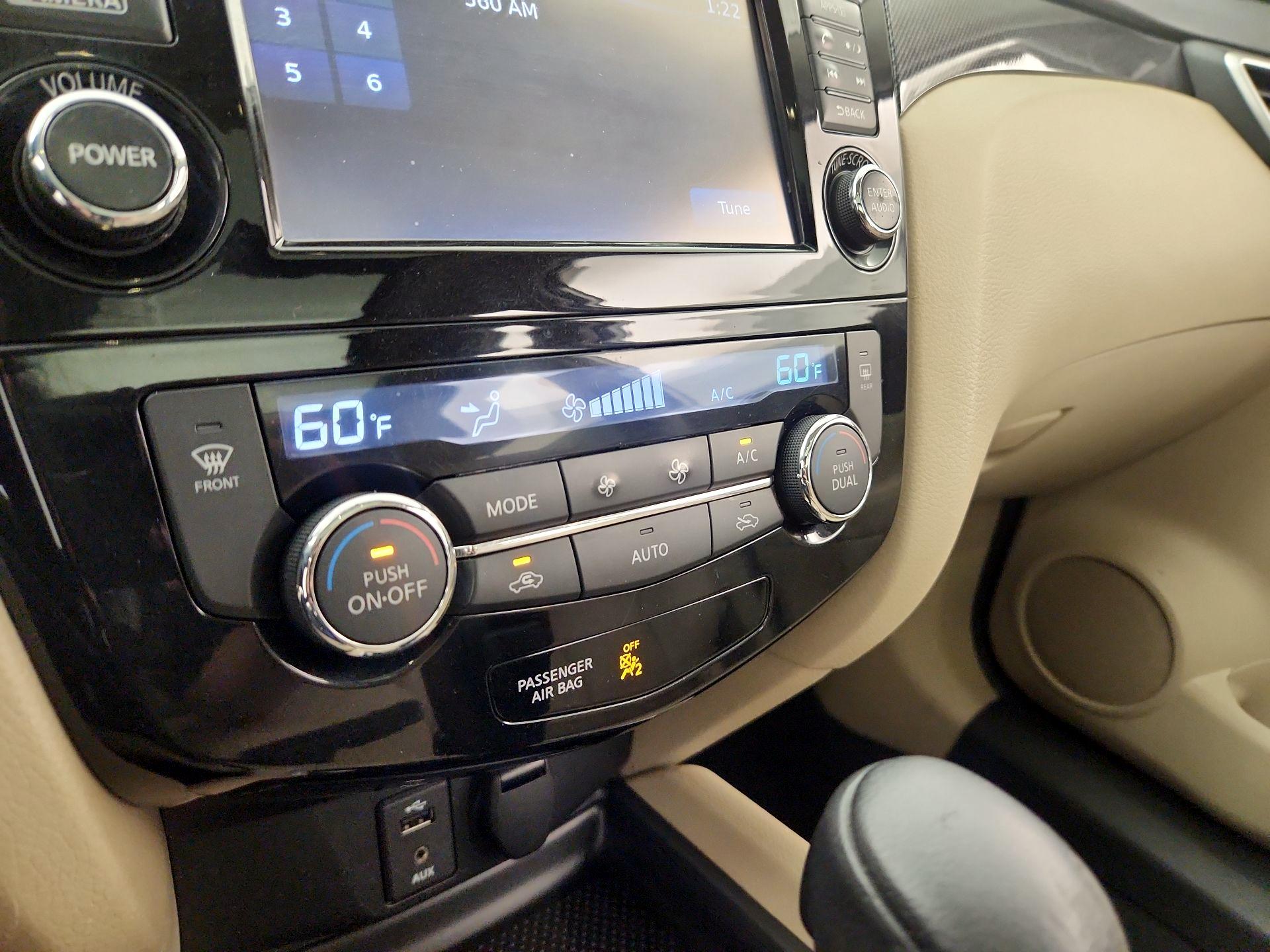 Thumbnail: 2016 Nissan Rogue - 17