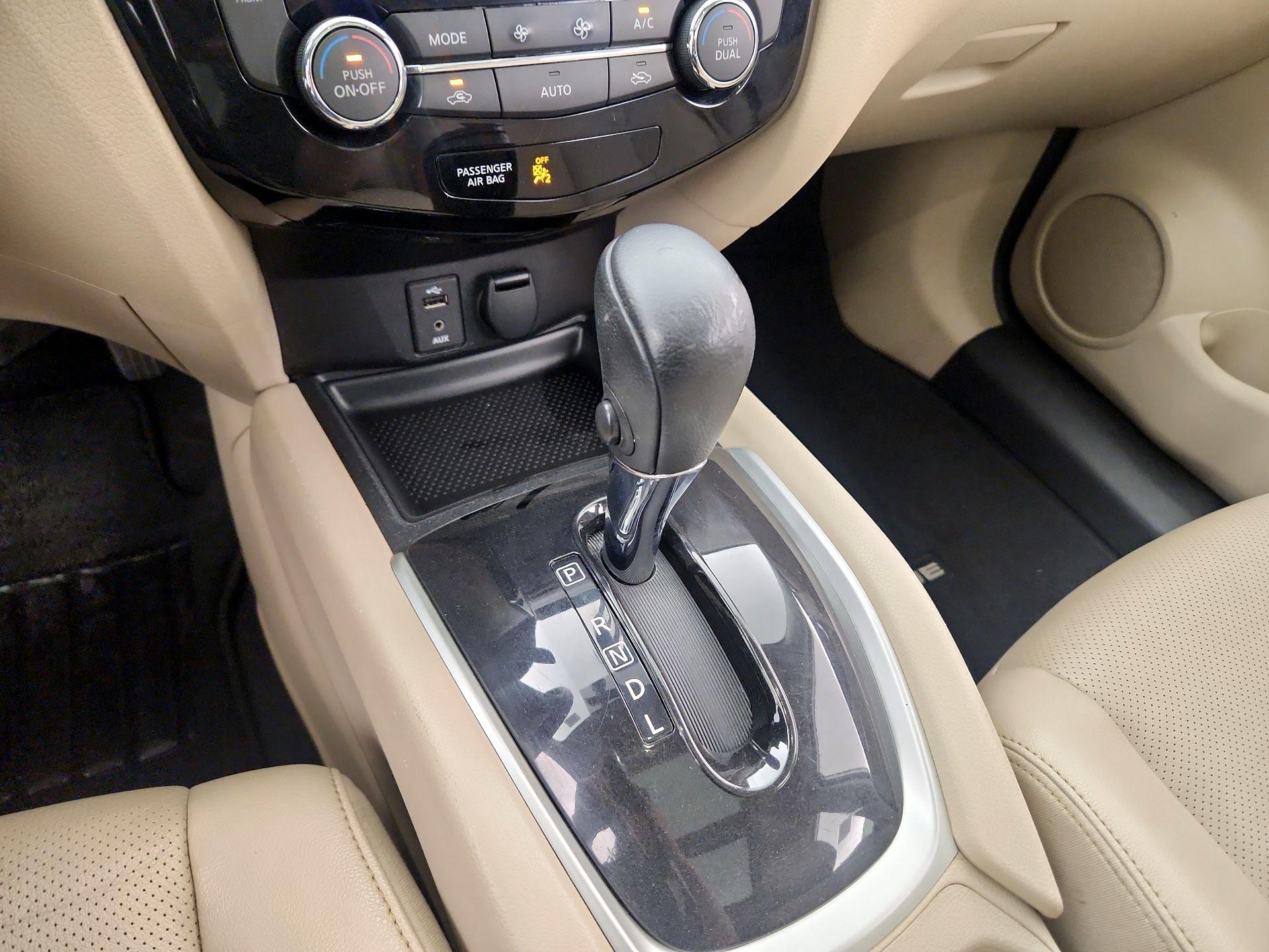 Thumbnail: 2016 Nissan Rogue - 18