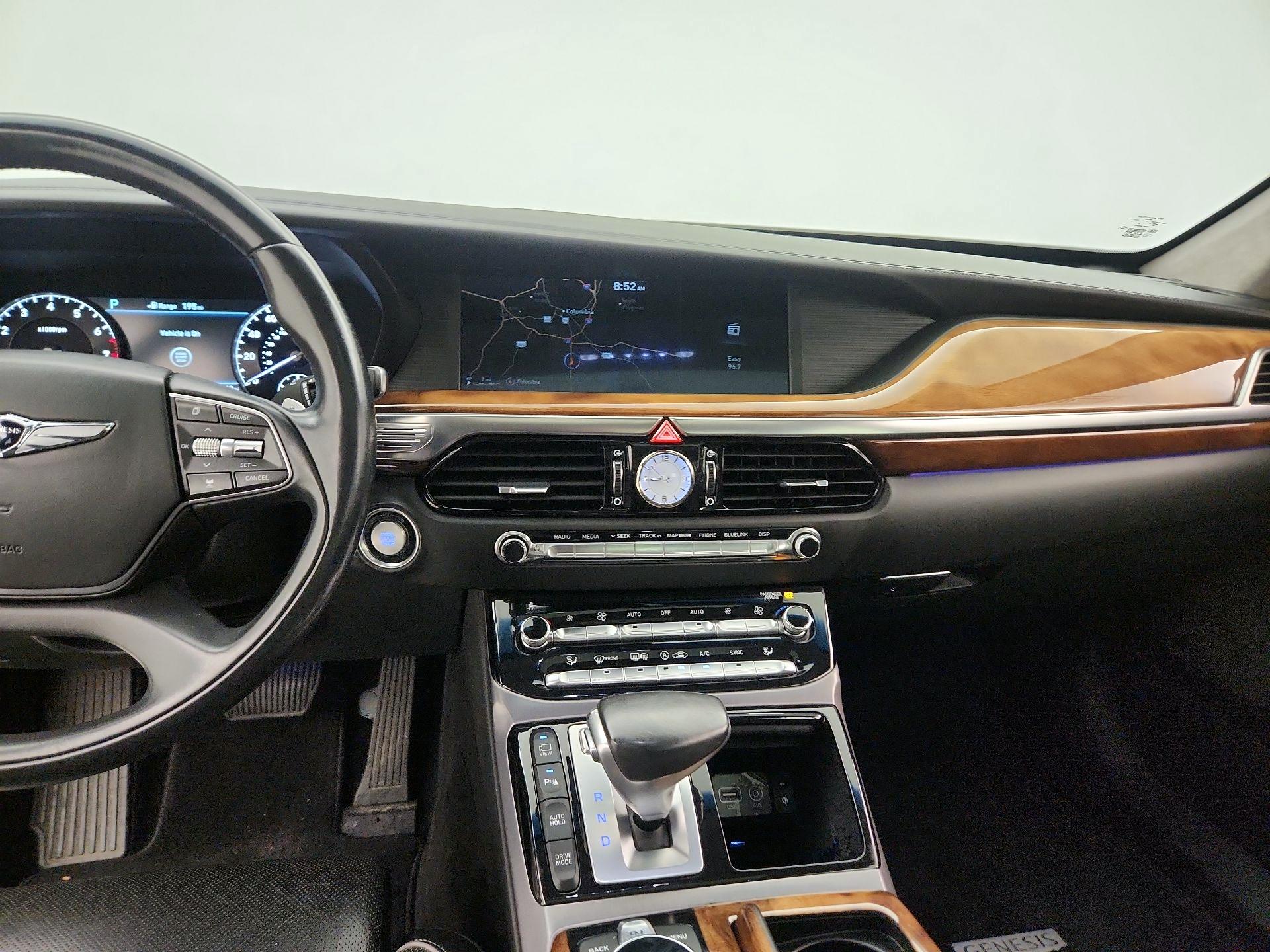 Thumbnail: 2017 Genesis G90 - 9