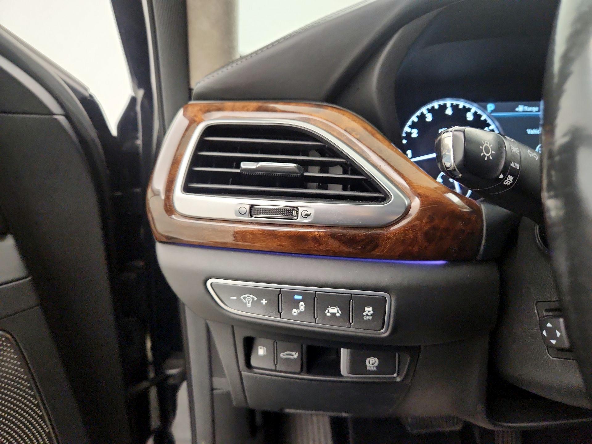 Thumbnail: 2017 Genesis G90 - 13