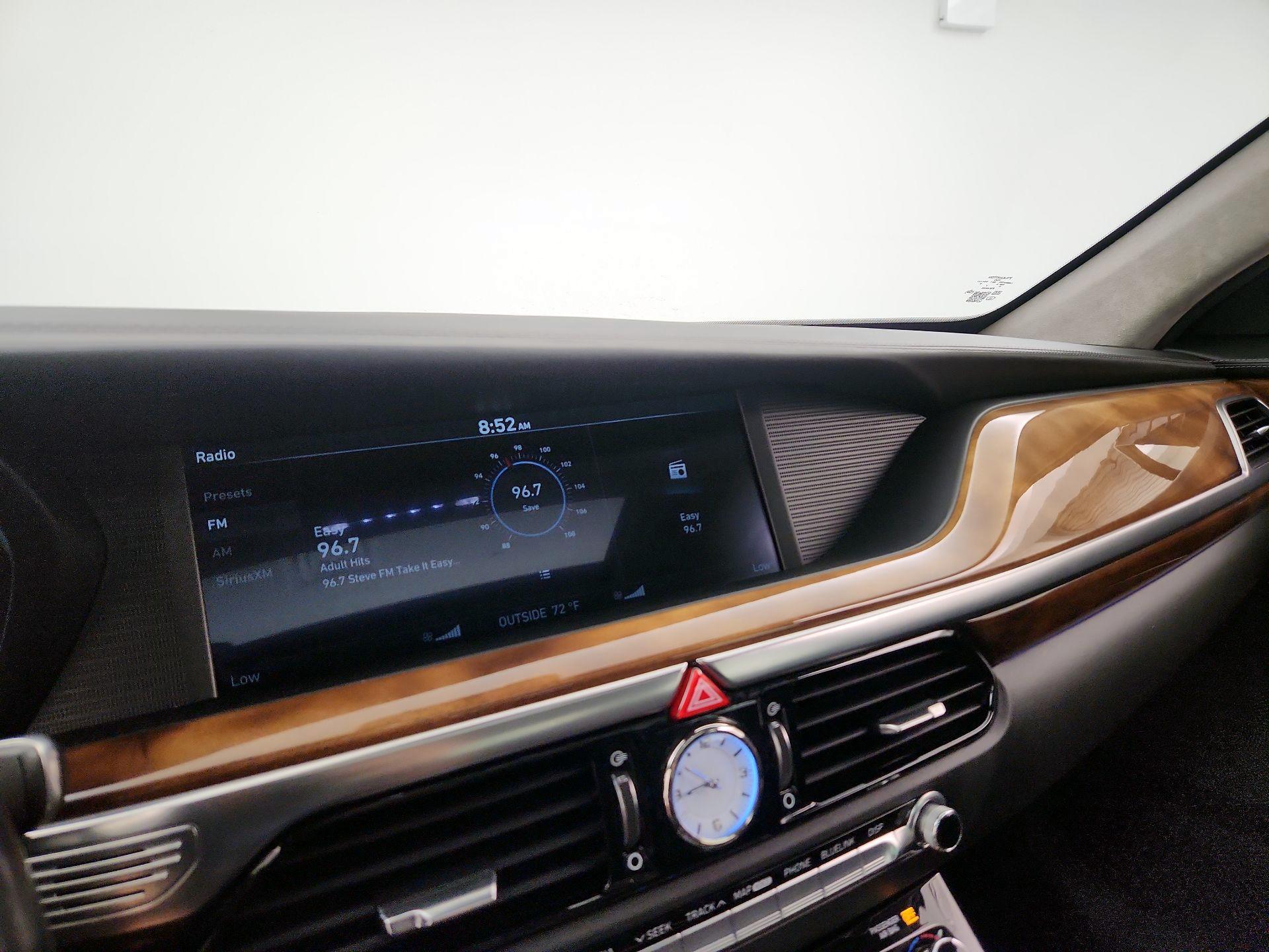 Thumbnail: 2017 Genesis G90 - 16