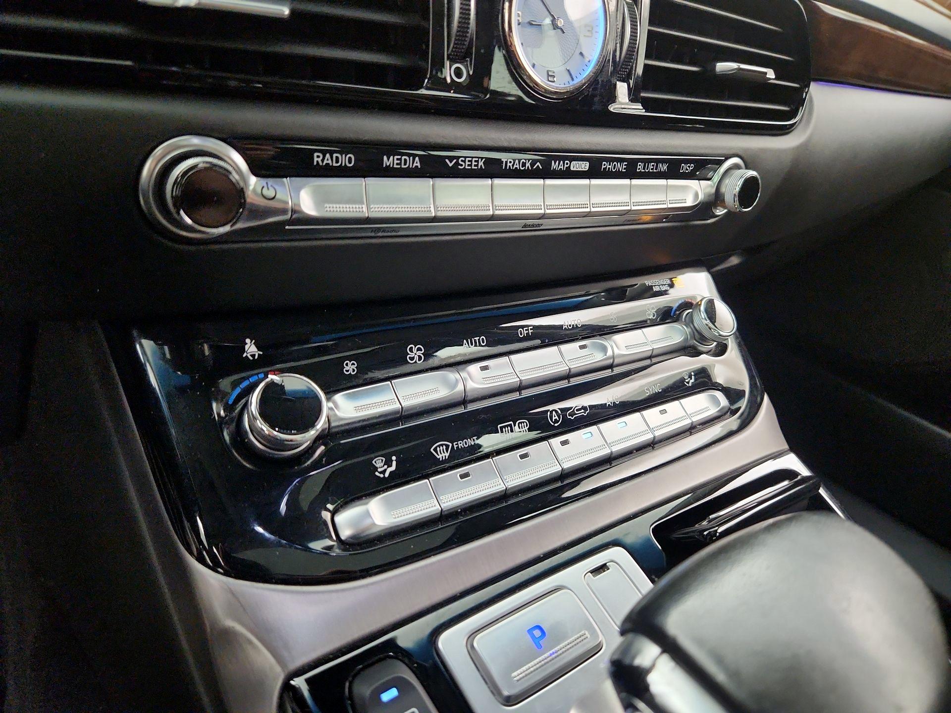 Thumbnail: 2017 Genesis G90 - 17