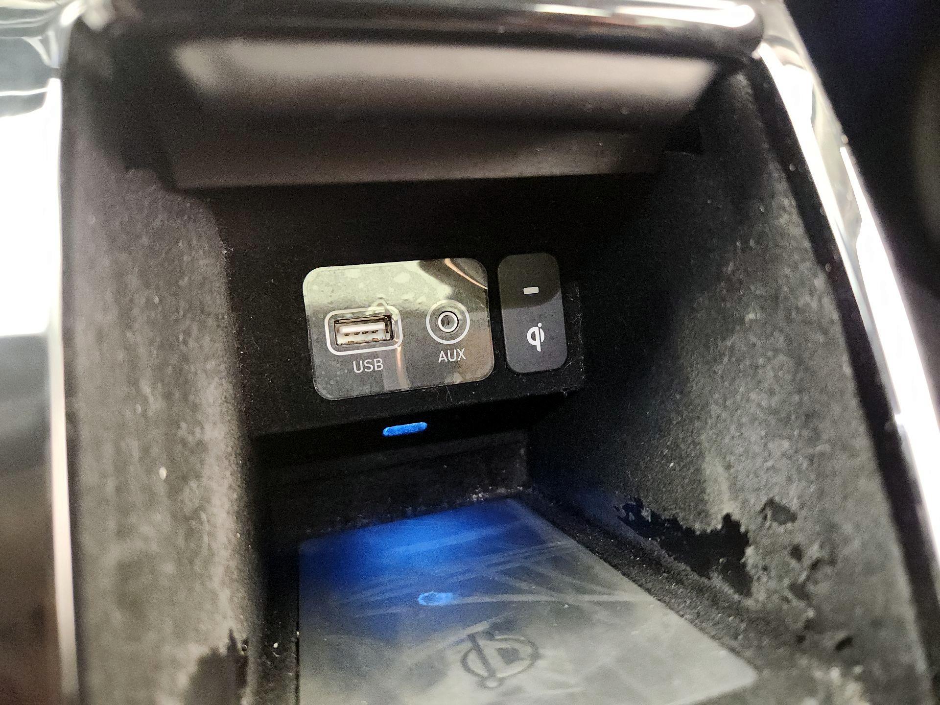 Thumbnail: 2017 Genesis G90 - 19