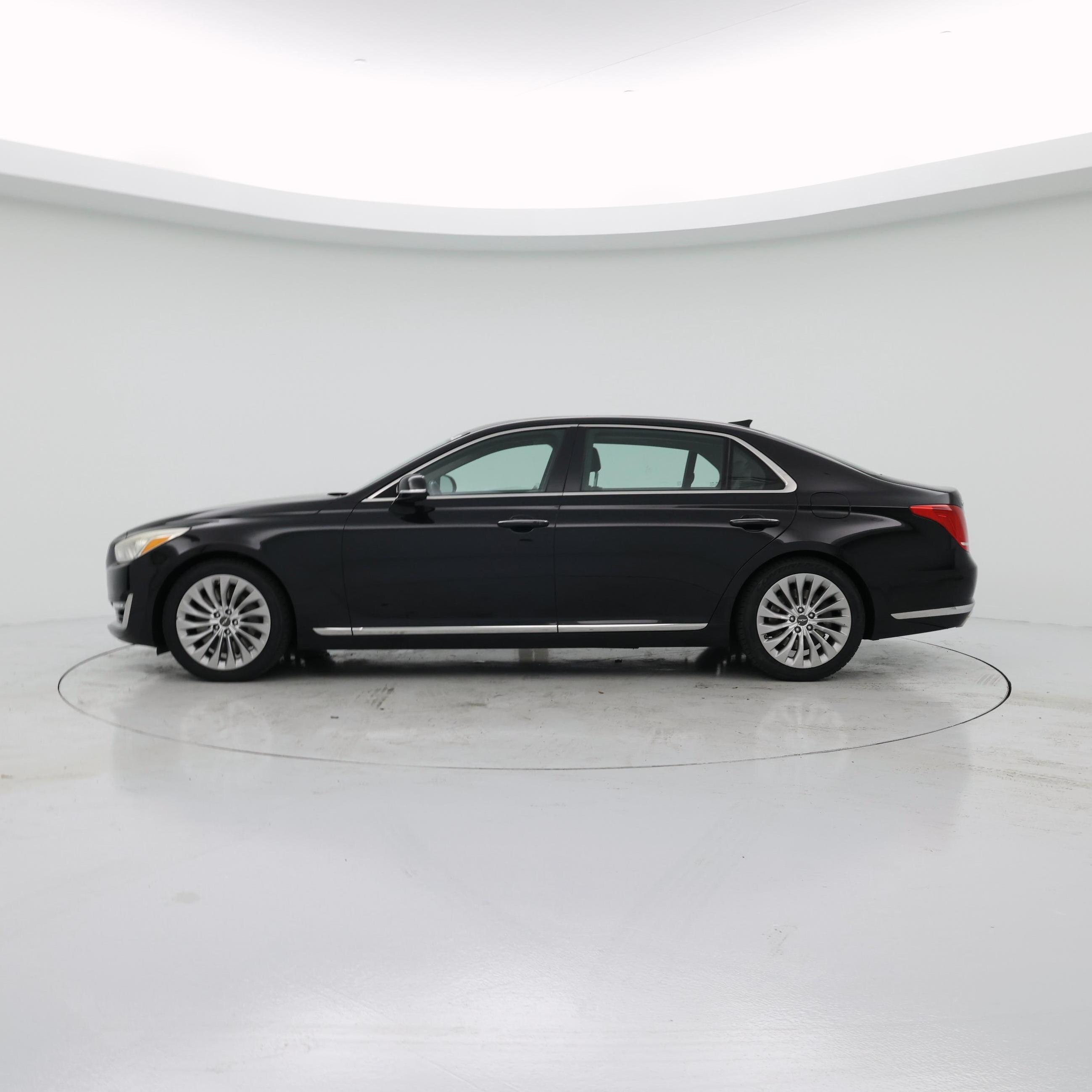 Thumbnail: 2017 Genesis G90 - 3