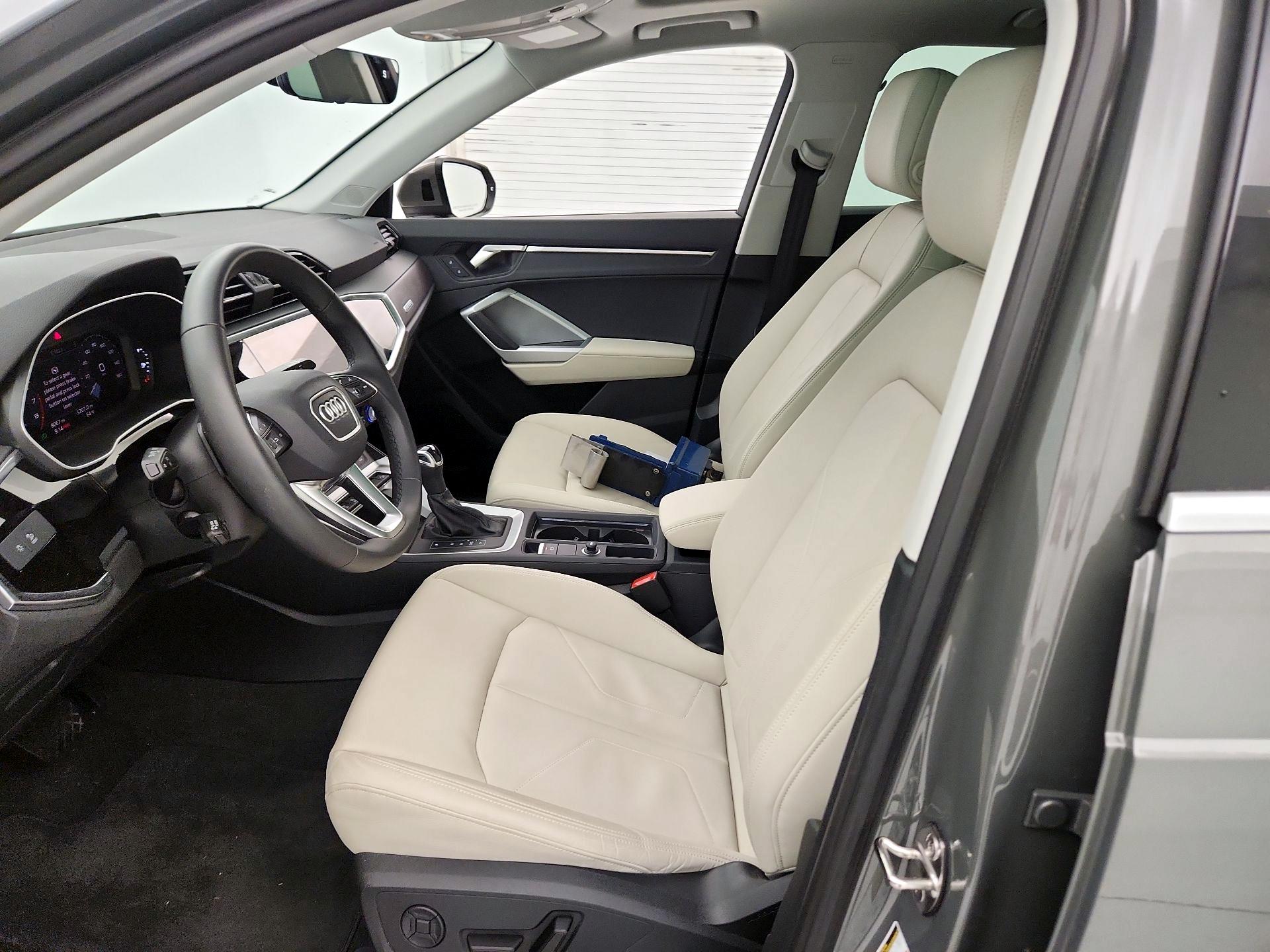 Thumbnail: 2025 Audi Q3 - 11