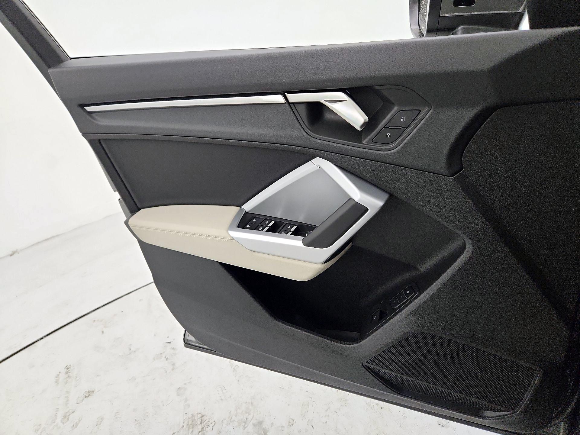 Thumbnail: 2025 Audi Q3 - 12