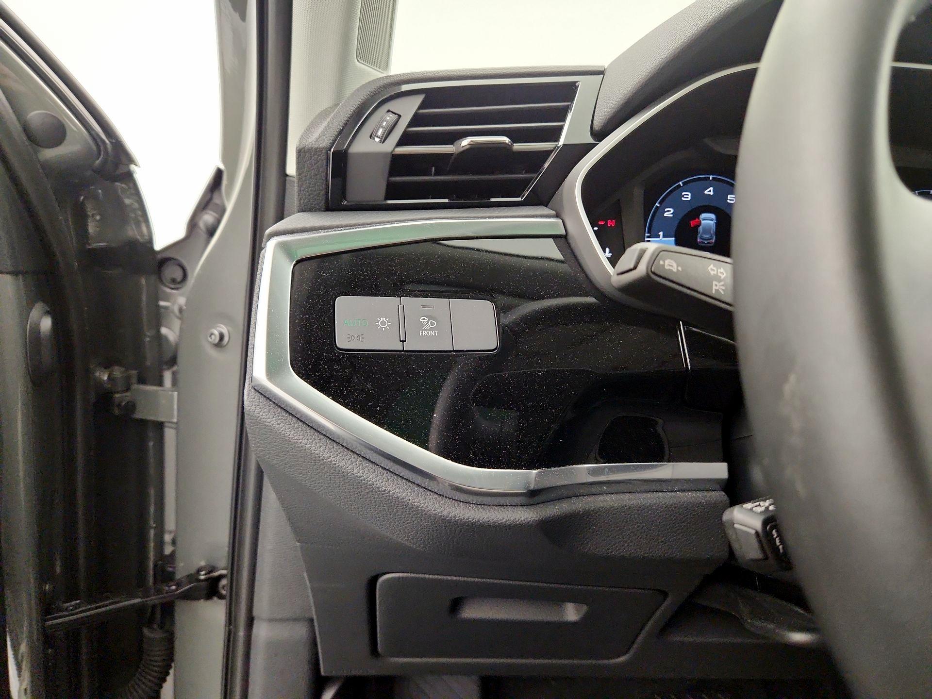 Thumbnail: 2025 Audi Q3 - 13