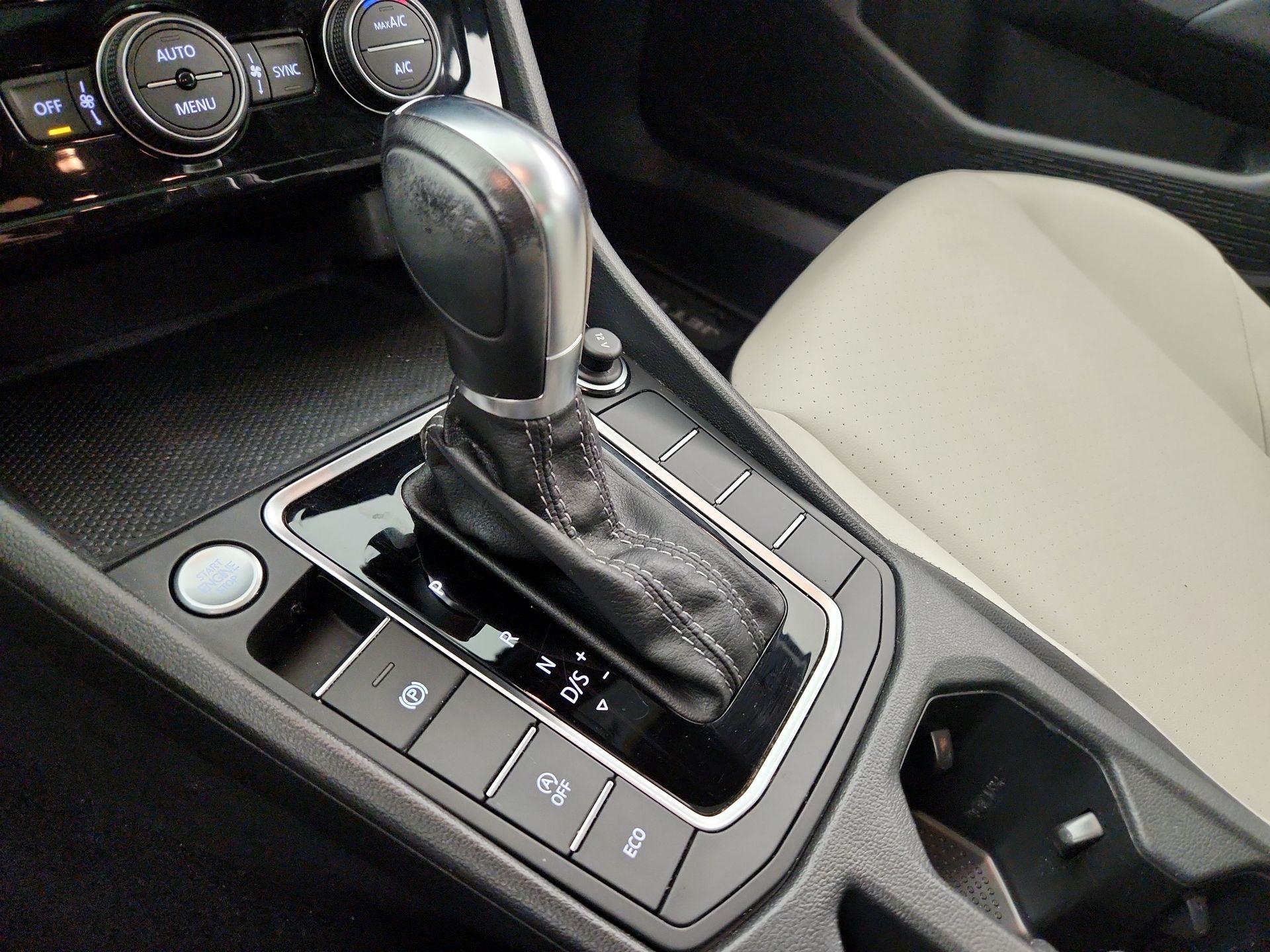 Thumbnail: 2019 Volkswagen Jetta - 17