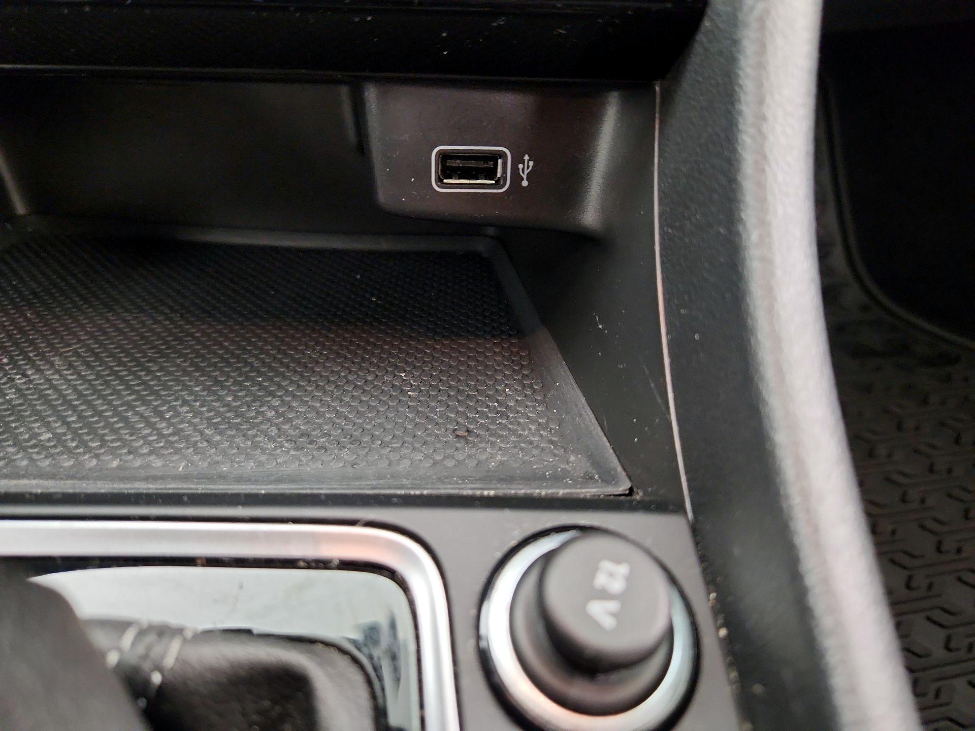 Thumbnail: 2019 Volkswagen Jetta - 18