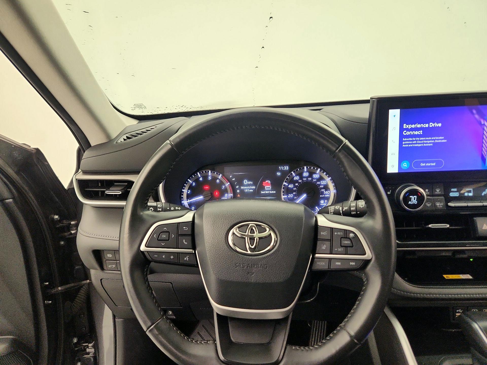 Thumbnail: 2023 Toyota Highlander - 10