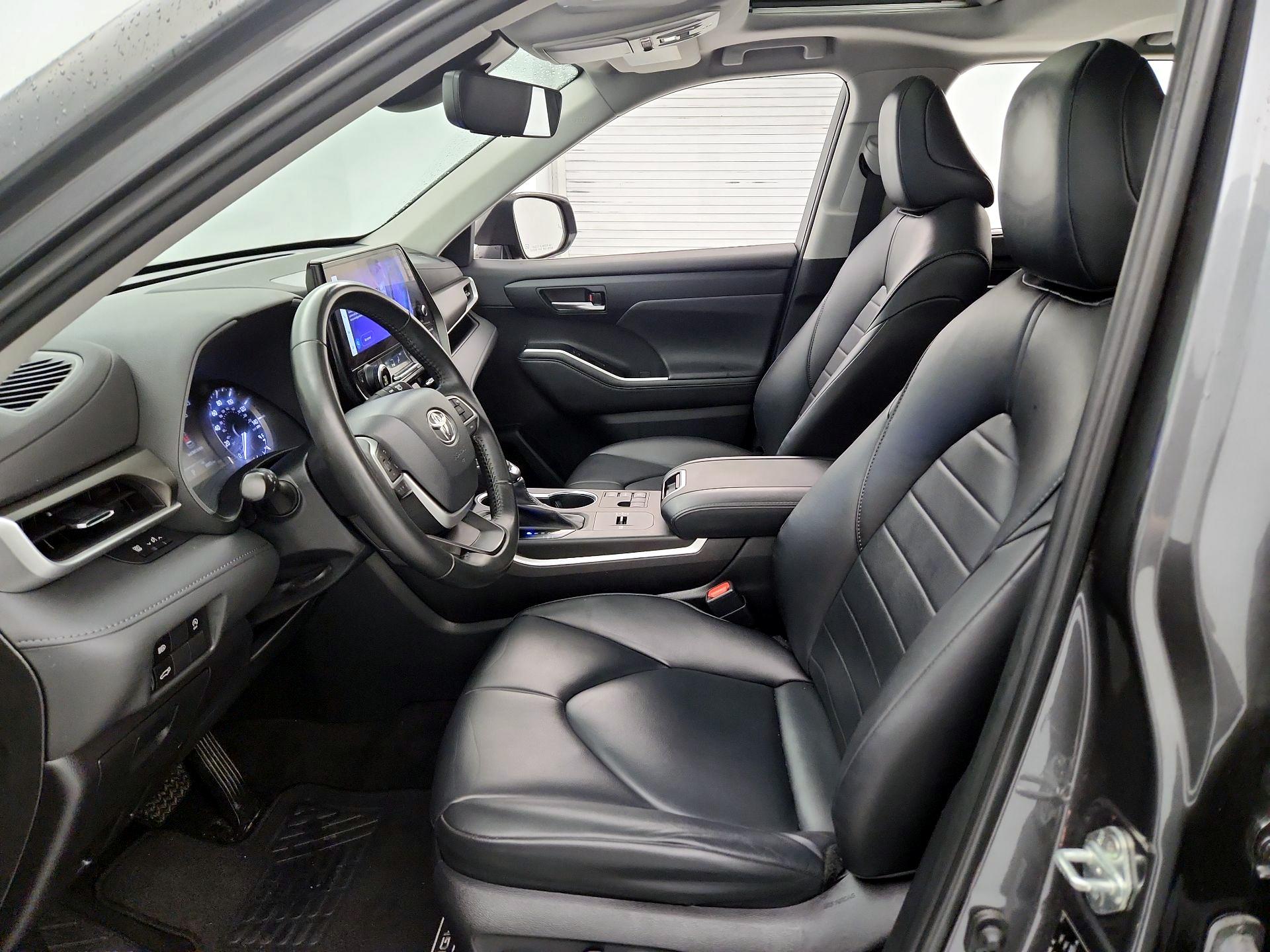 Thumbnail: 2023 Toyota Highlander - 11