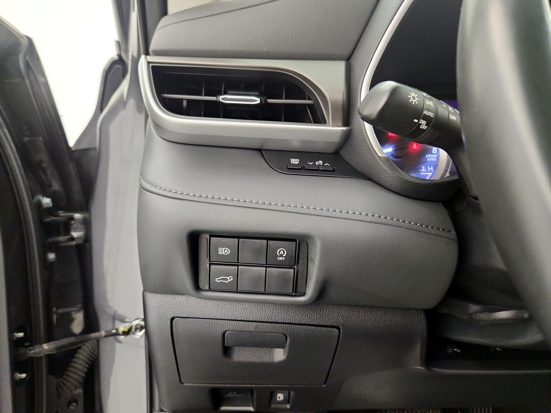 Thumbnail: 2023 Toyota Highlander - 13