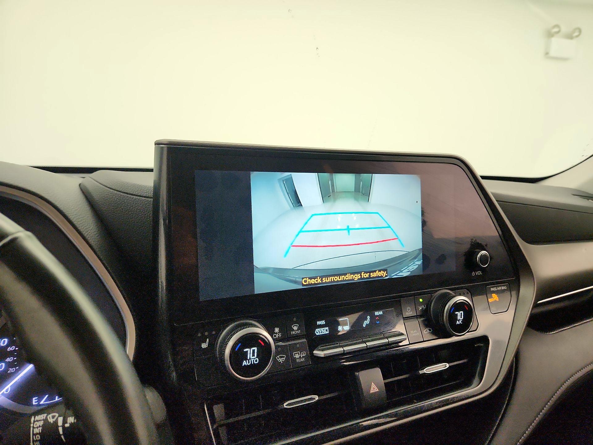 Thumbnail: 2023 Toyota Highlander - 15