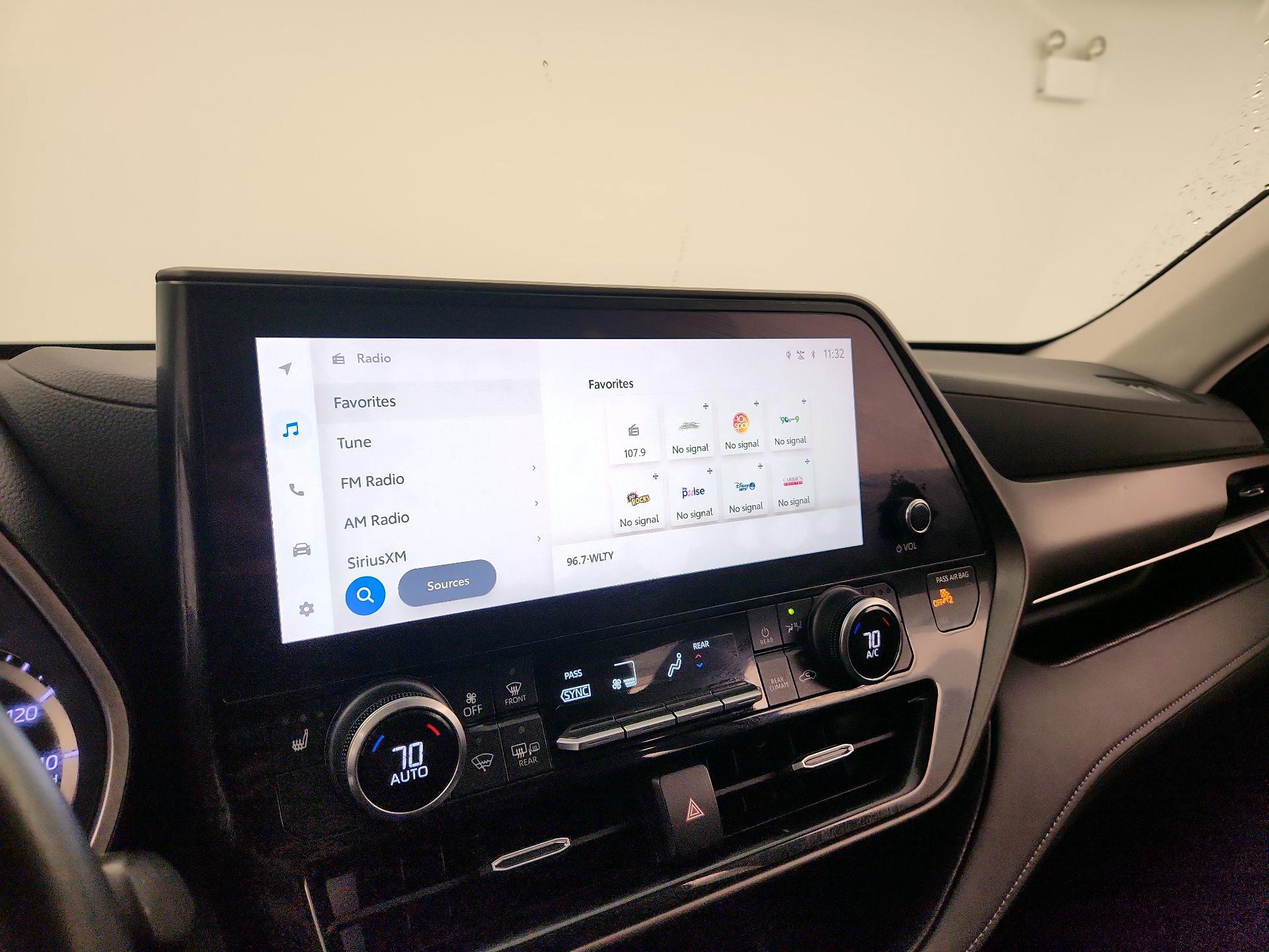 Thumbnail: 2023 Toyota Highlander - 16