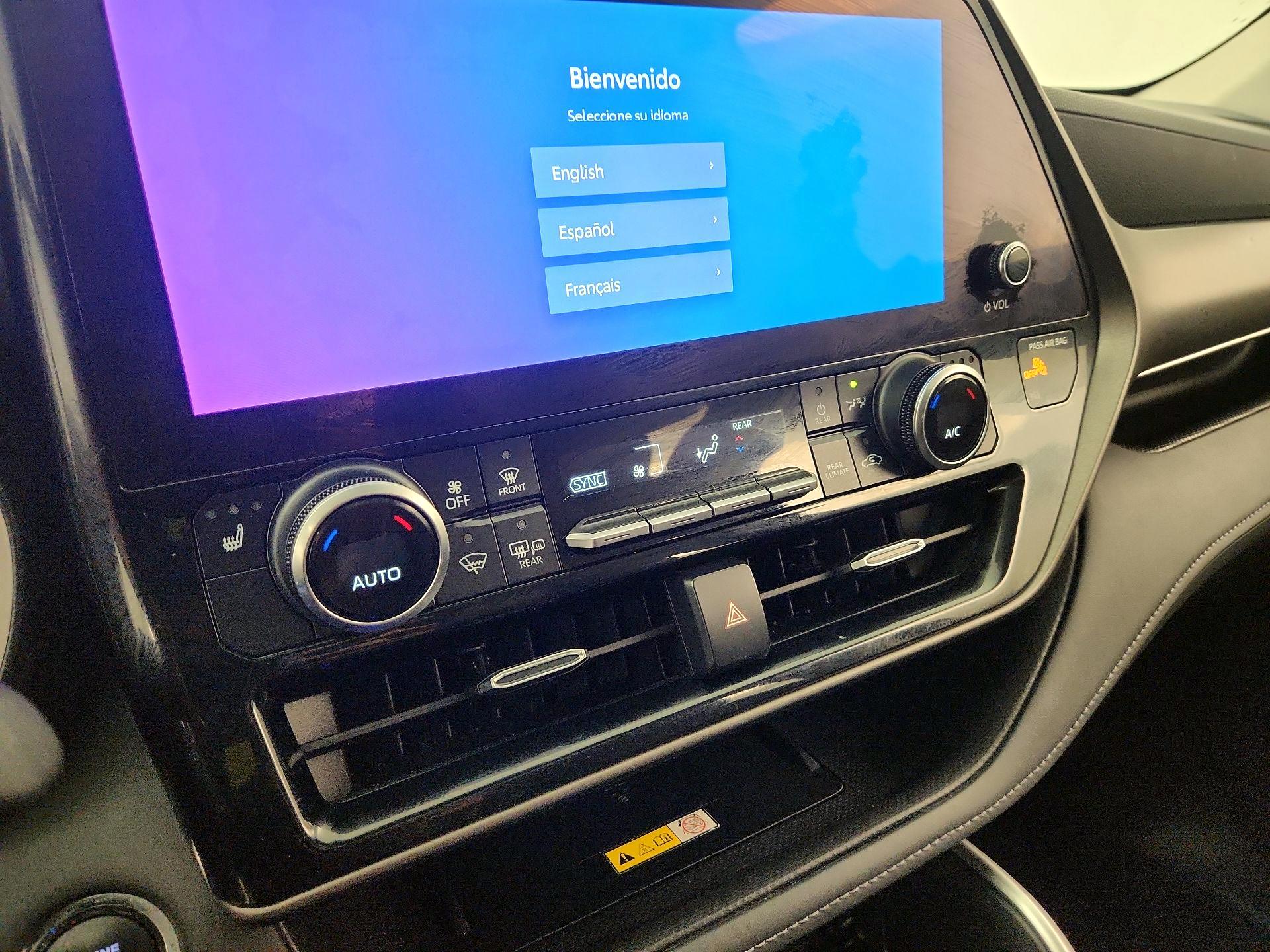 Thumbnail: 2023 Toyota Highlander - 17