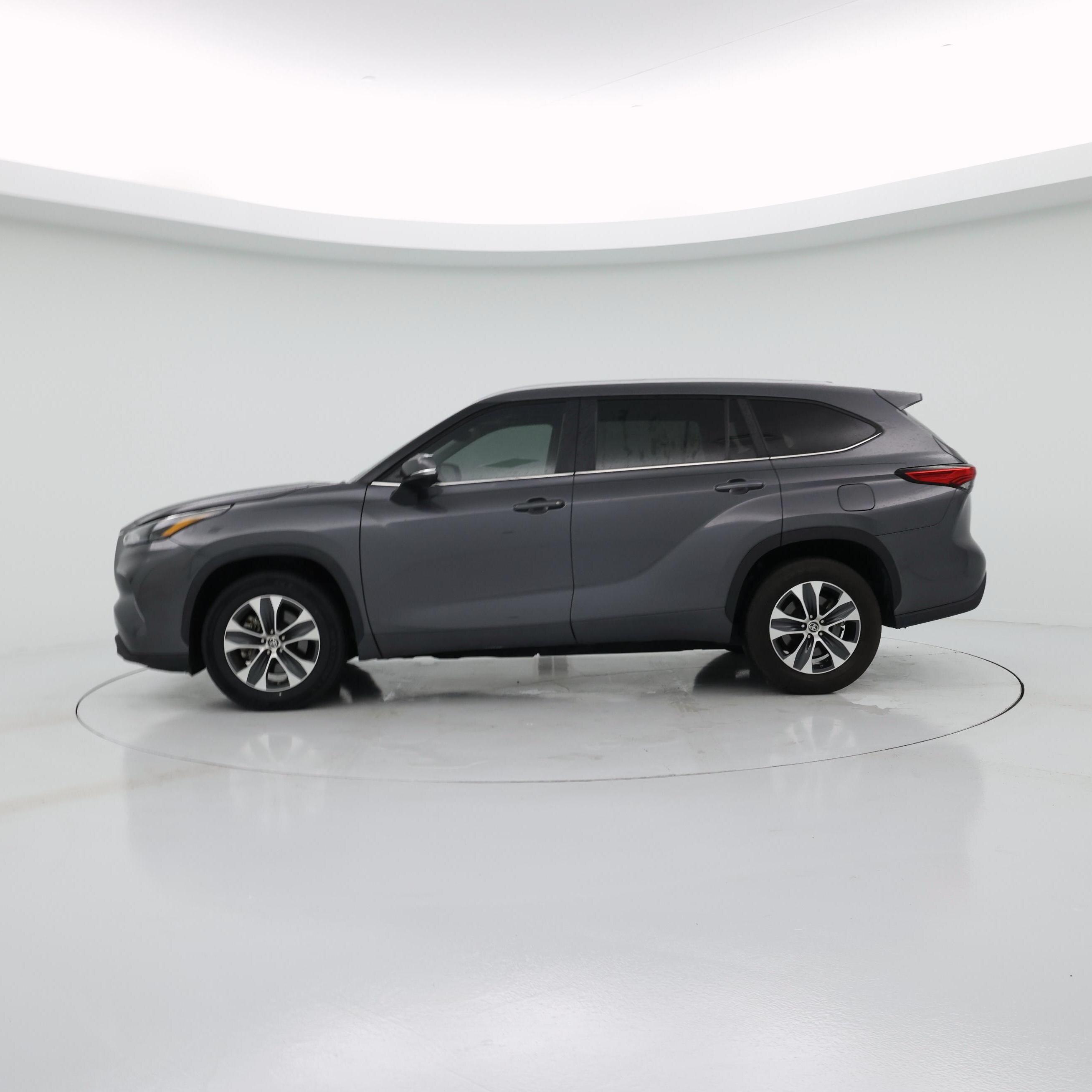 Thumbnail: 2023 Toyota Highlander - 3