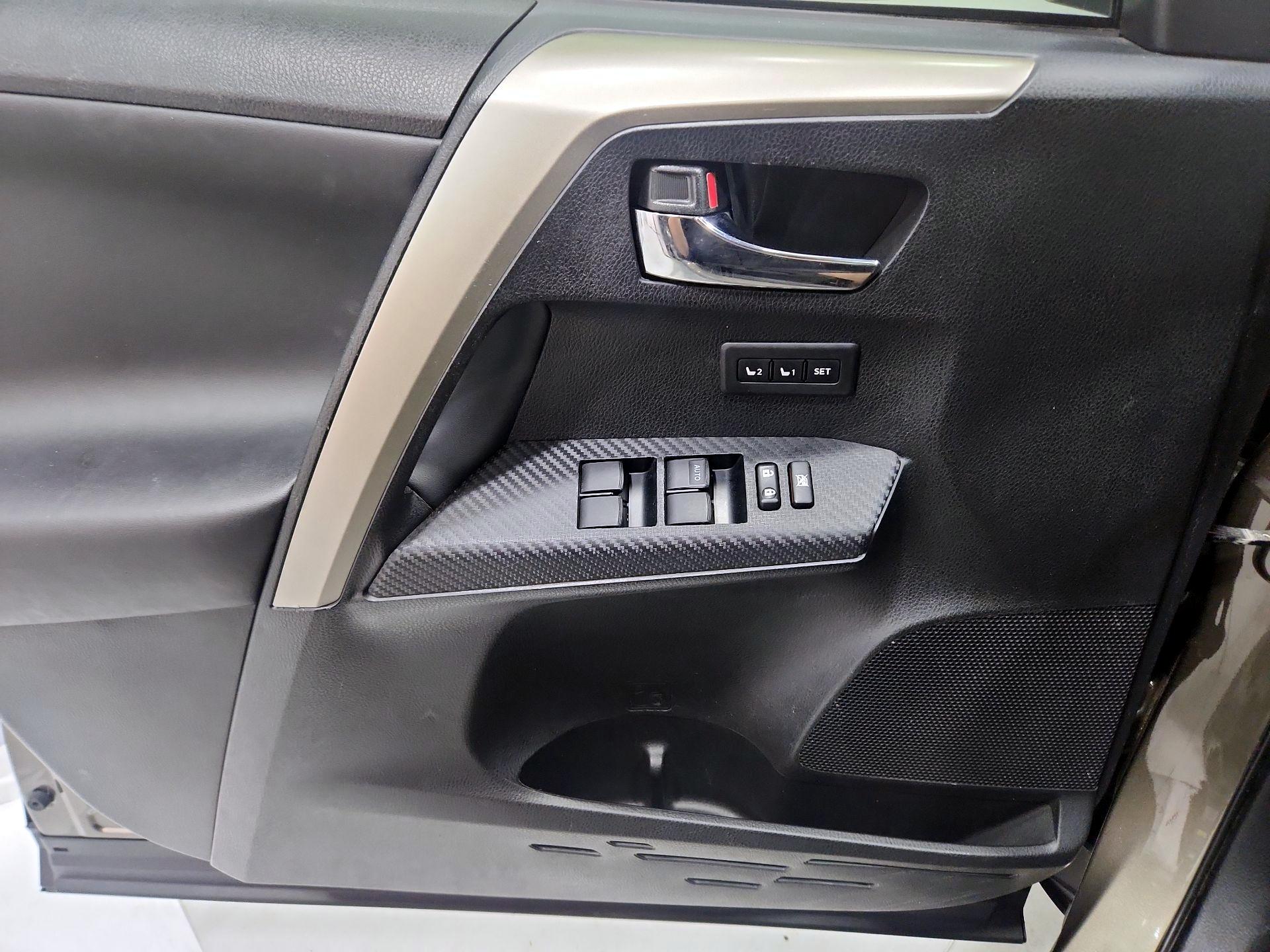 Thumbnail: 2014 Toyota RAV4 - 12