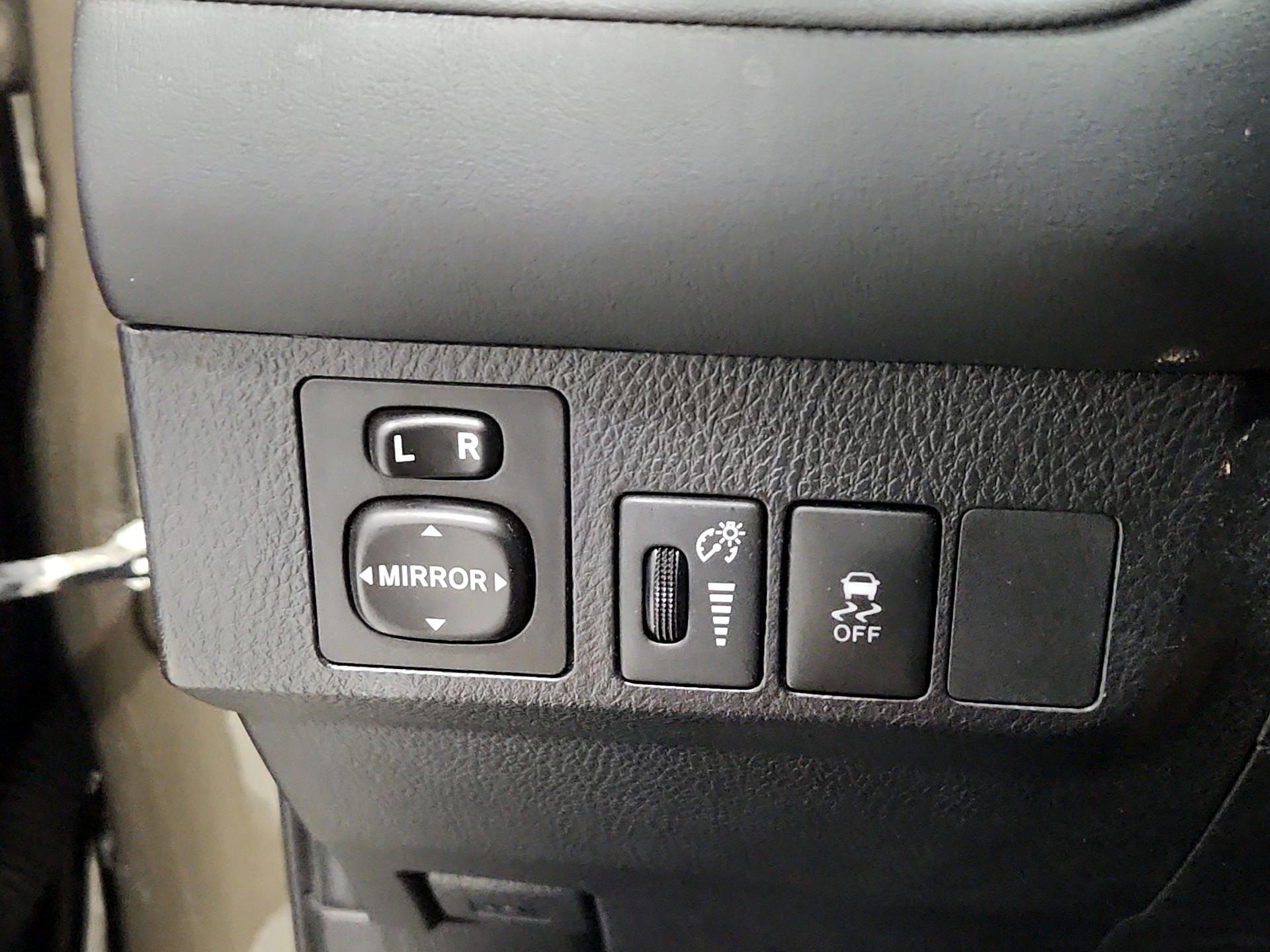 Thumbnail: 2014 Toyota RAV4 - 13