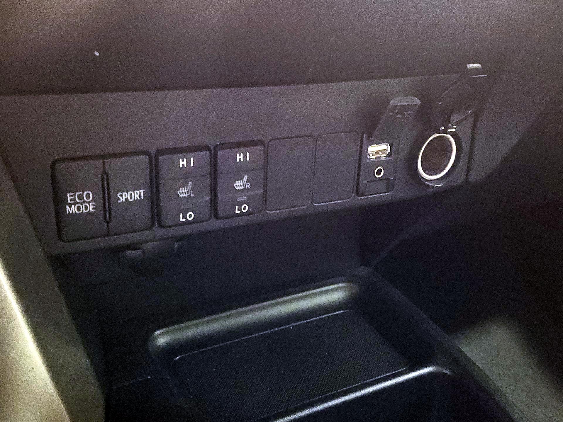 Thumbnail: 2014 Toyota RAV4 - 19