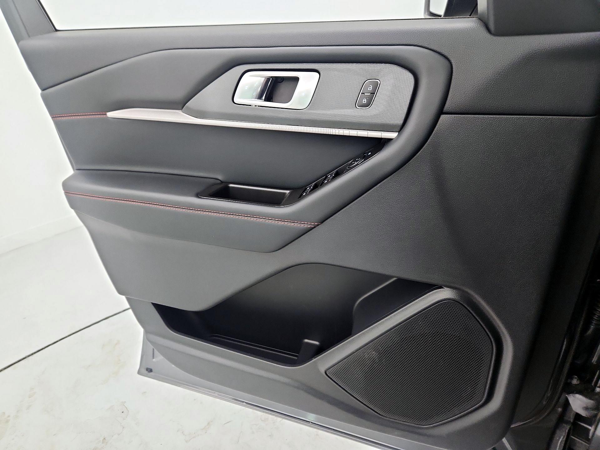 Thumbnail: 2025 Ford Explorer - 12