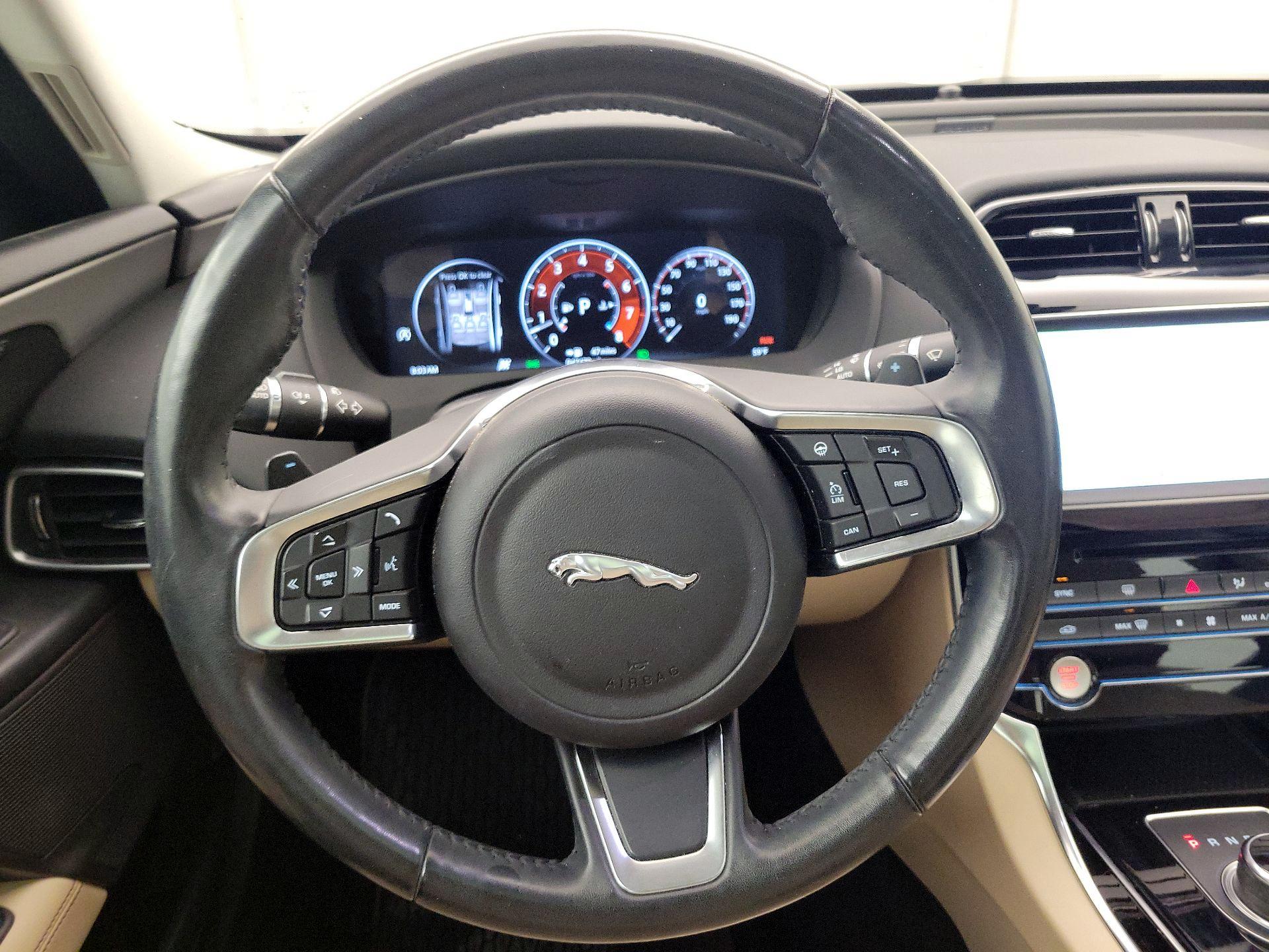 Thumbnail: 2019 Jaguar XE - 10