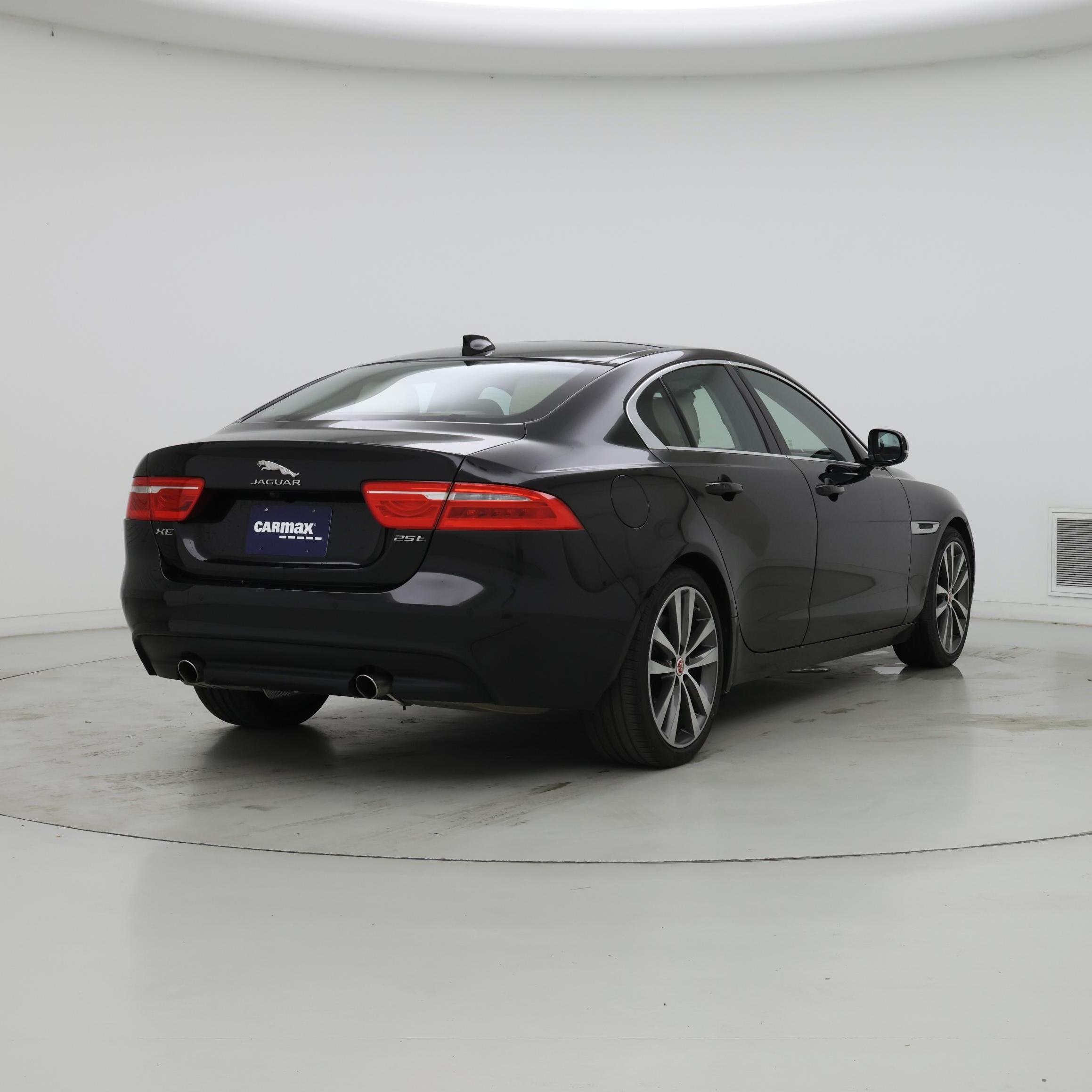Thumbnail: 2019 Jaguar XE - 8