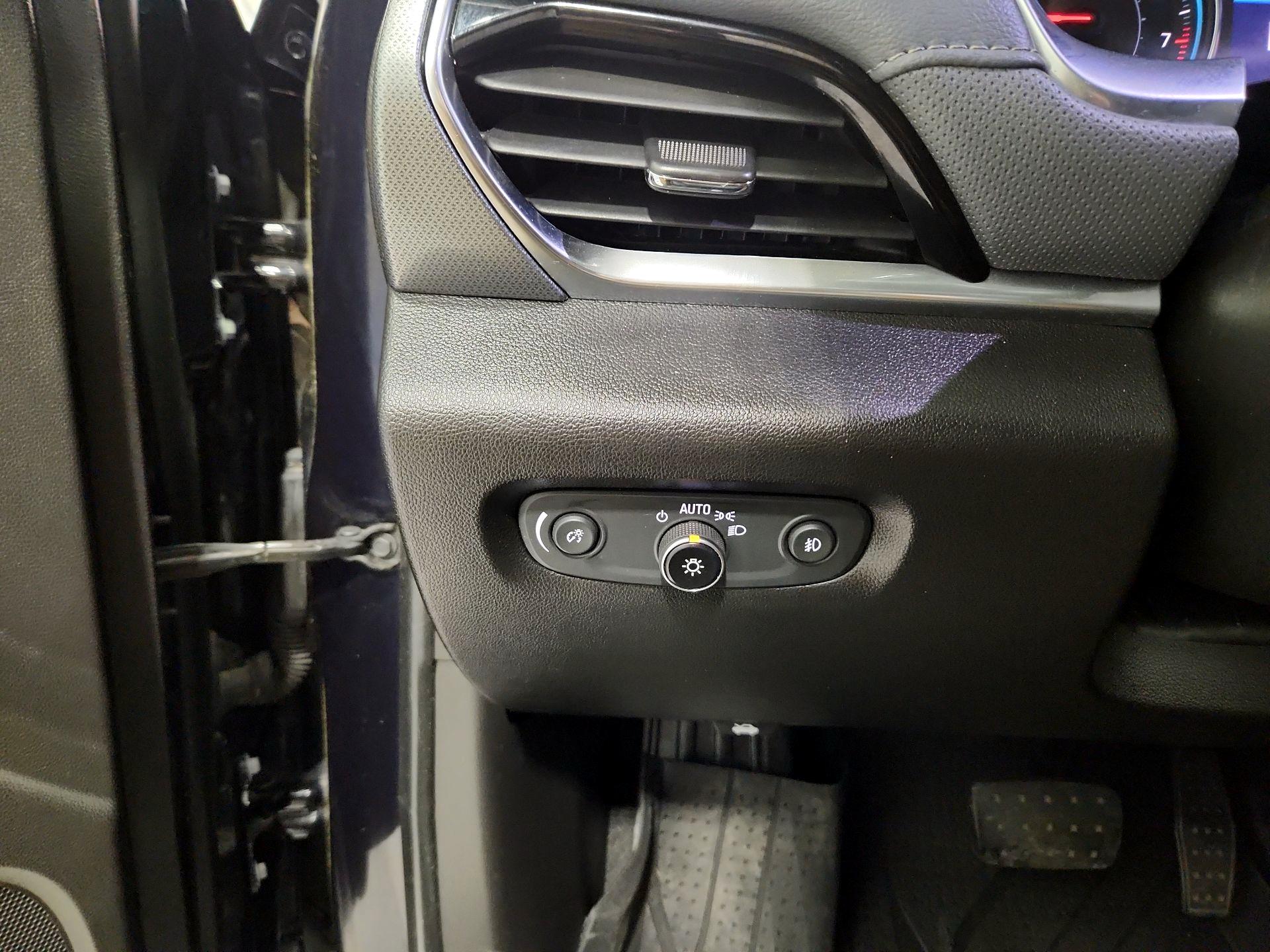 Thumbnail: 2020 Chevrolet Traverse - 13