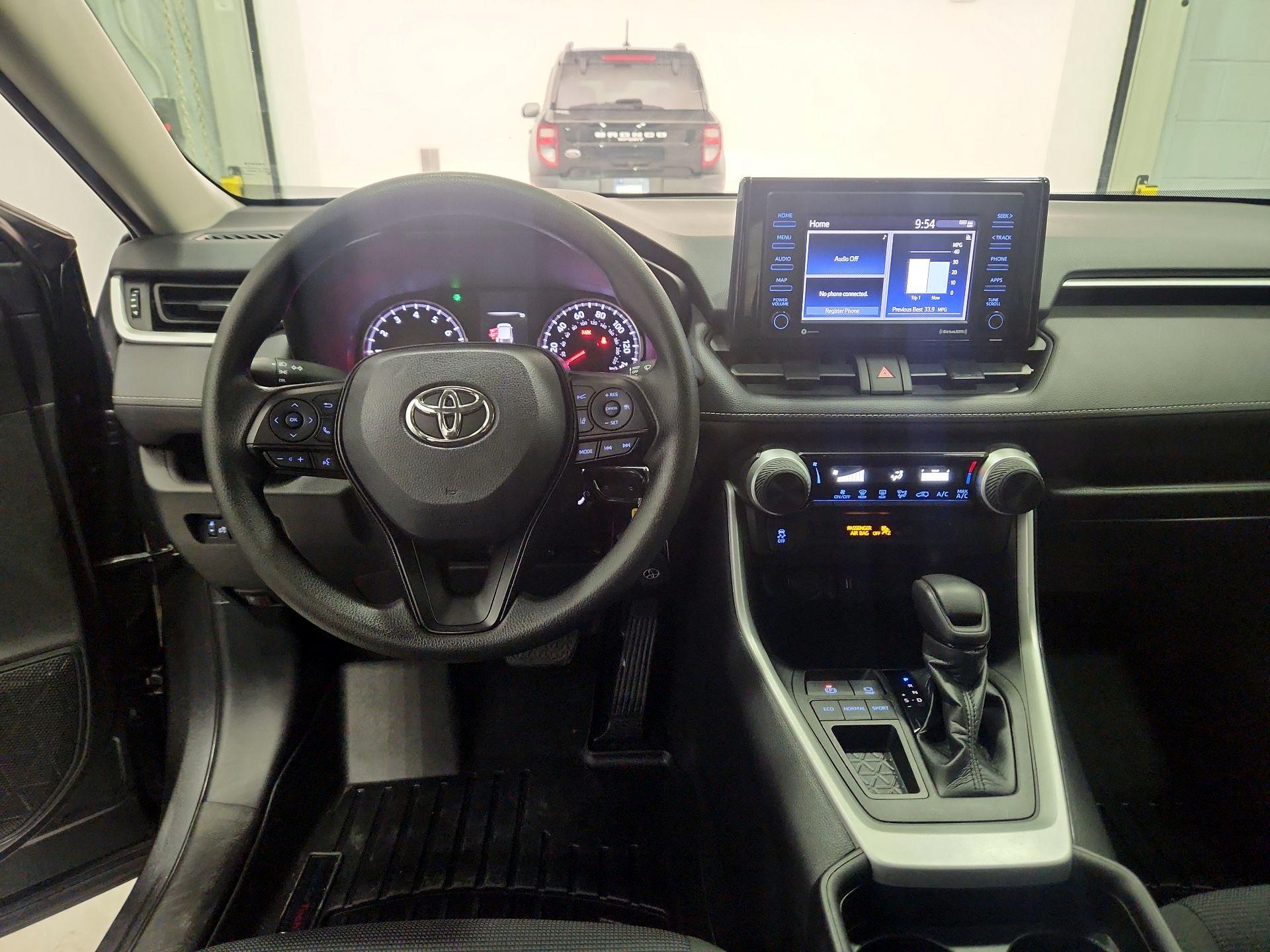 Thumbnail: 2021 Toyota RAV4 - 9